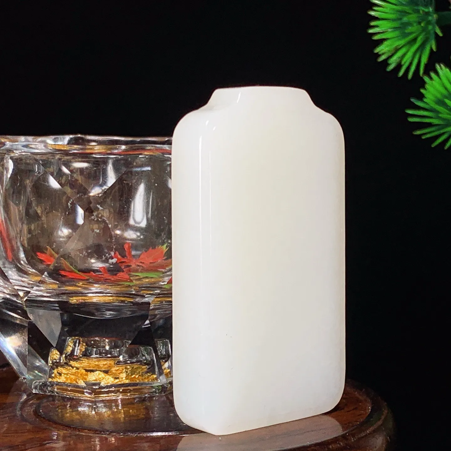 和田玉羊脂白平安无事牌子挂件。尺寸59/34/9重50.5克。玉质细腻油润。手推出油。佩戴高端典雅。lt251031