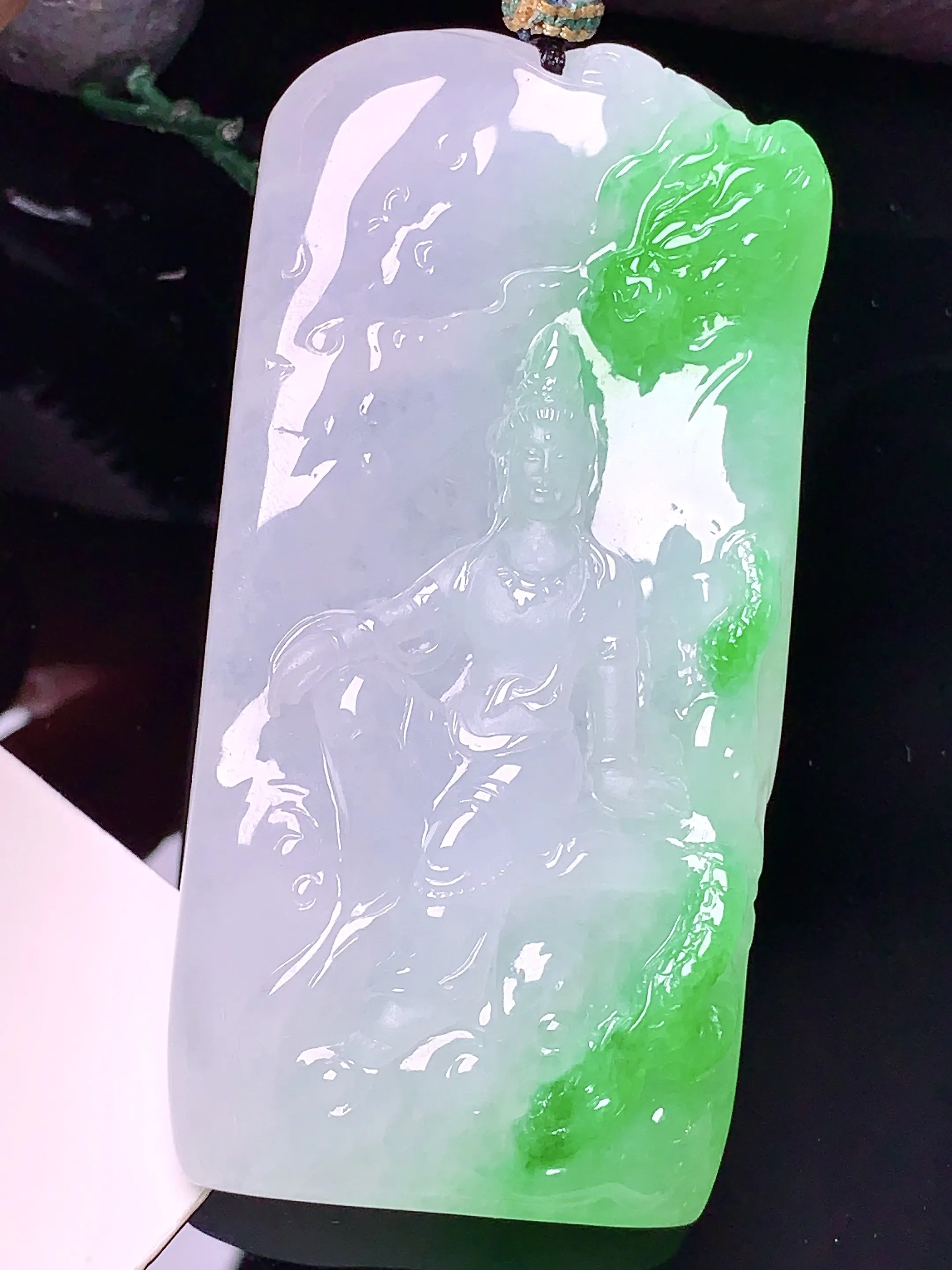 飘绿乘龙观音吊坠 玉质细腻 色泽清新艳丽 整体尺寸75*37*12.3