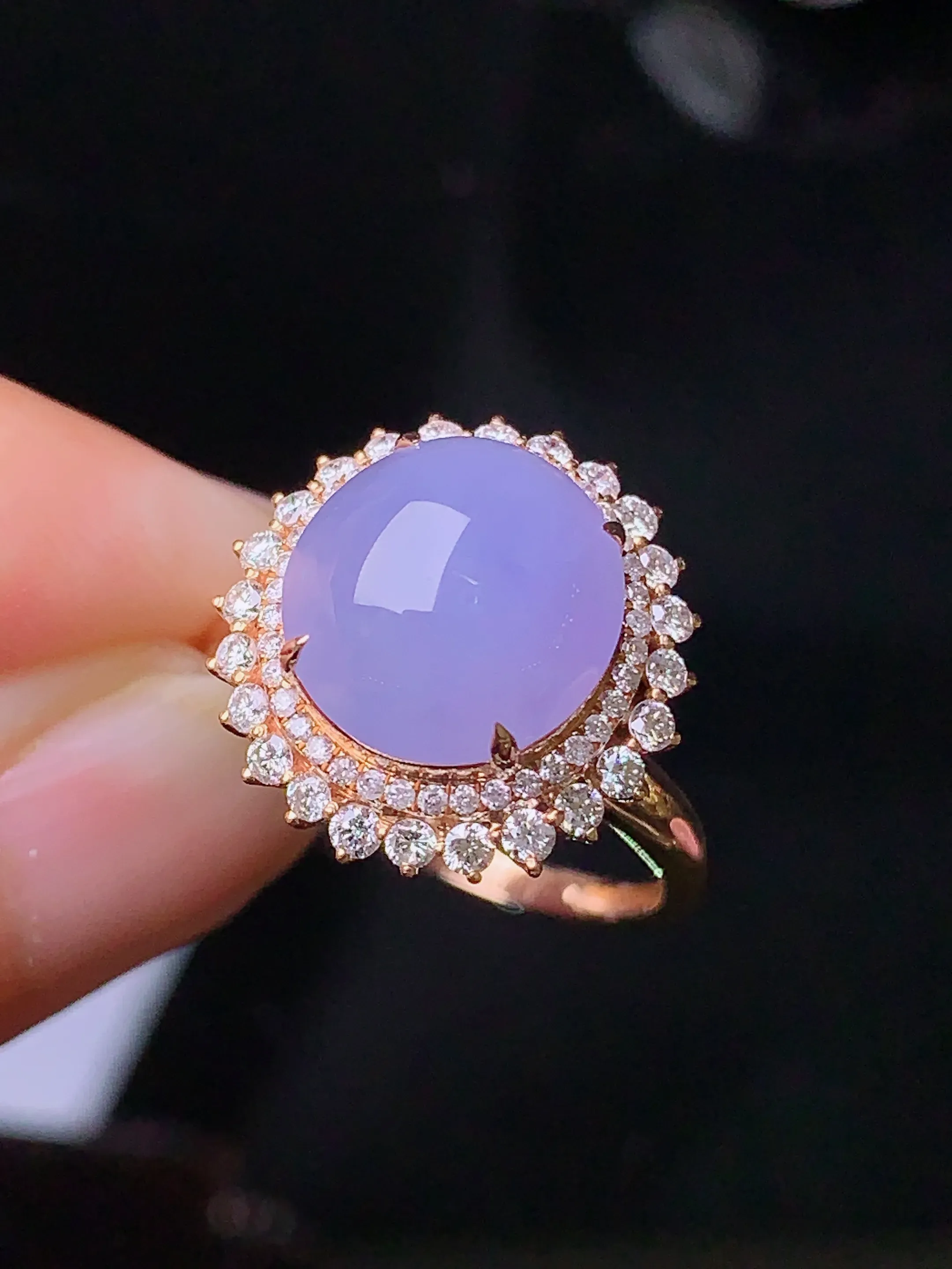 18k金钻镶嵌紫罗兰蛋面戒指 玉质细腻 色泽清新艳丽 圈口13.5 整体尺寸16.2*15.5*11.6
