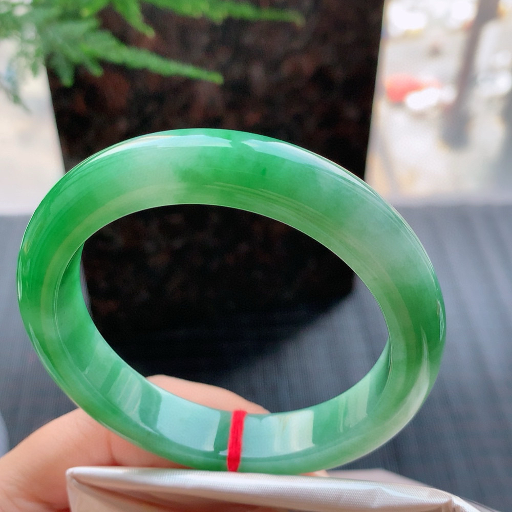 正圈一大圈阳绿 无瑕 尺寸:58.1/12.2/9.1 色阳