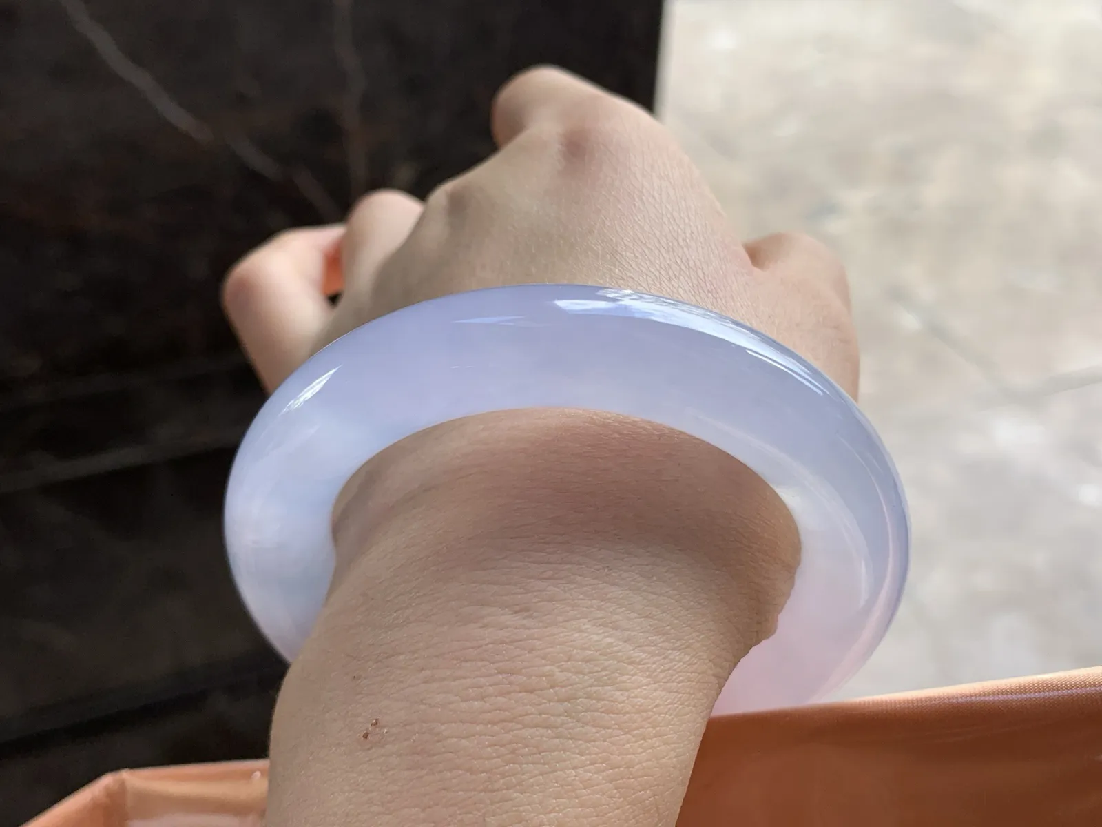 54-12.2

冰紫圆条手镯^_^种老 胶感十足 冰透