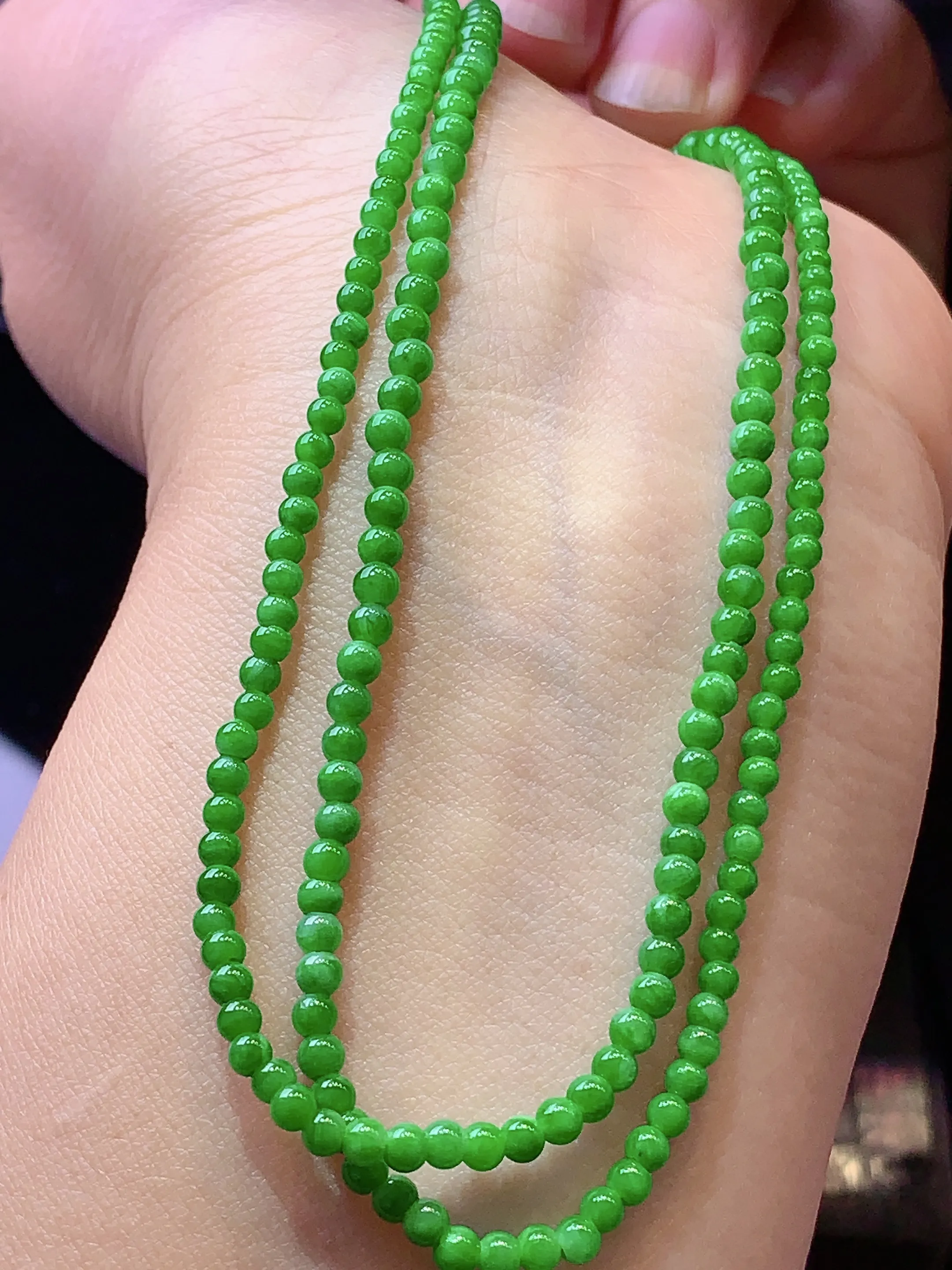 满绿圆珠项链 玉质细腻 色泽清新艳丽 整体尺寸3