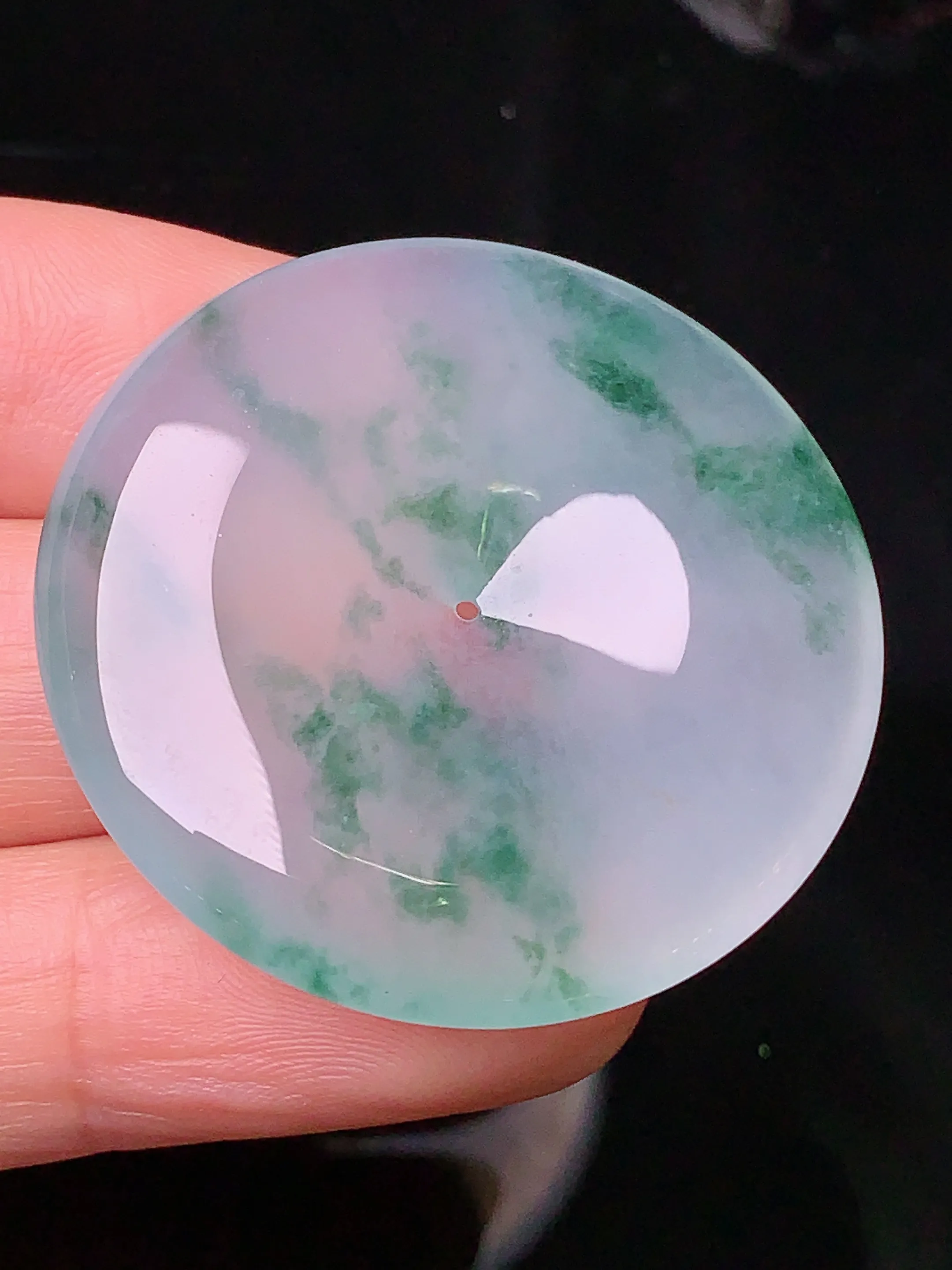 冰种飘绿平安扣吊坠 玉质细腻 色泽清新艳丽 整体尺寸36.2*6.2