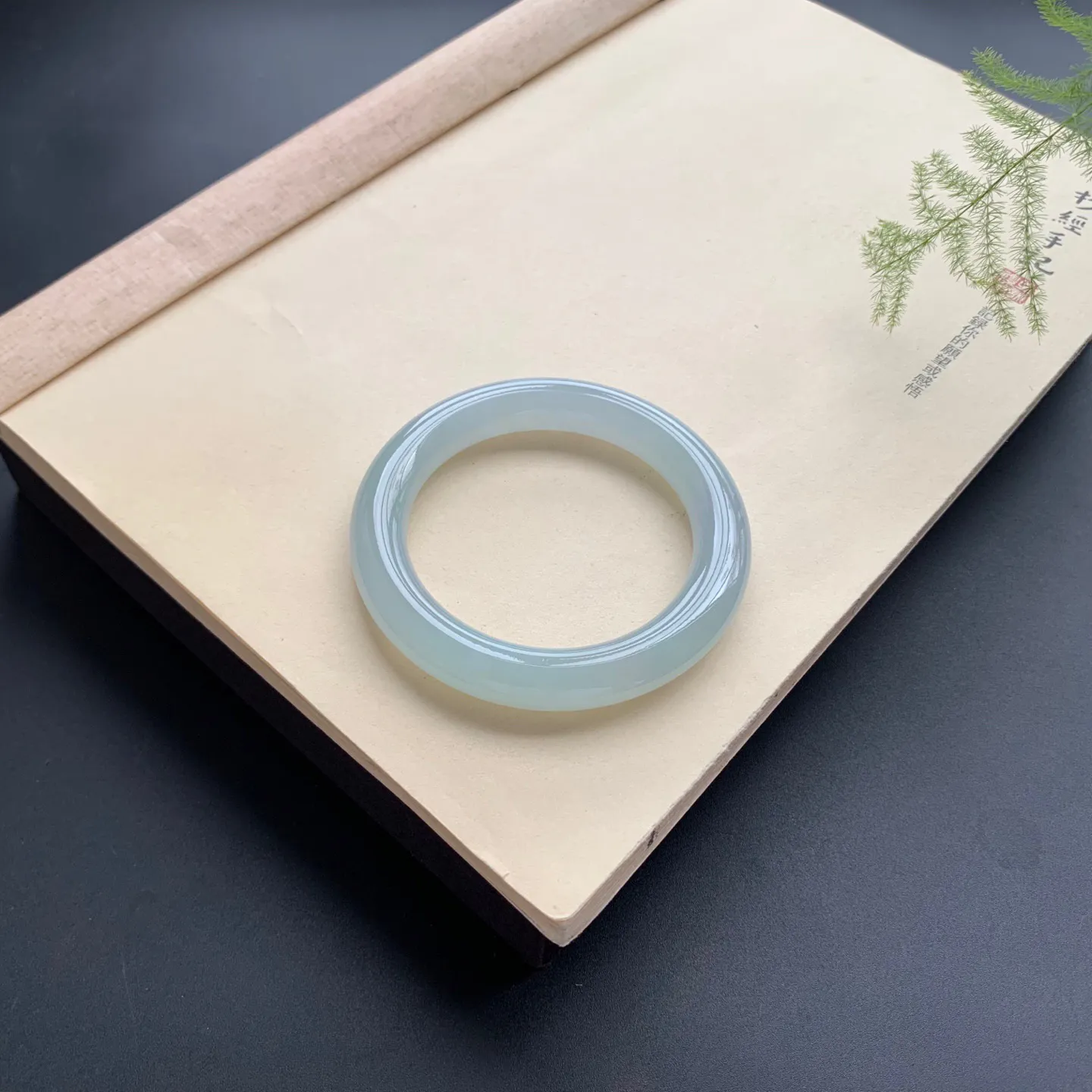 55圈口冰圆条手镯 尺寸：55-10.8，无纹裂，水润起胶，条形饱满