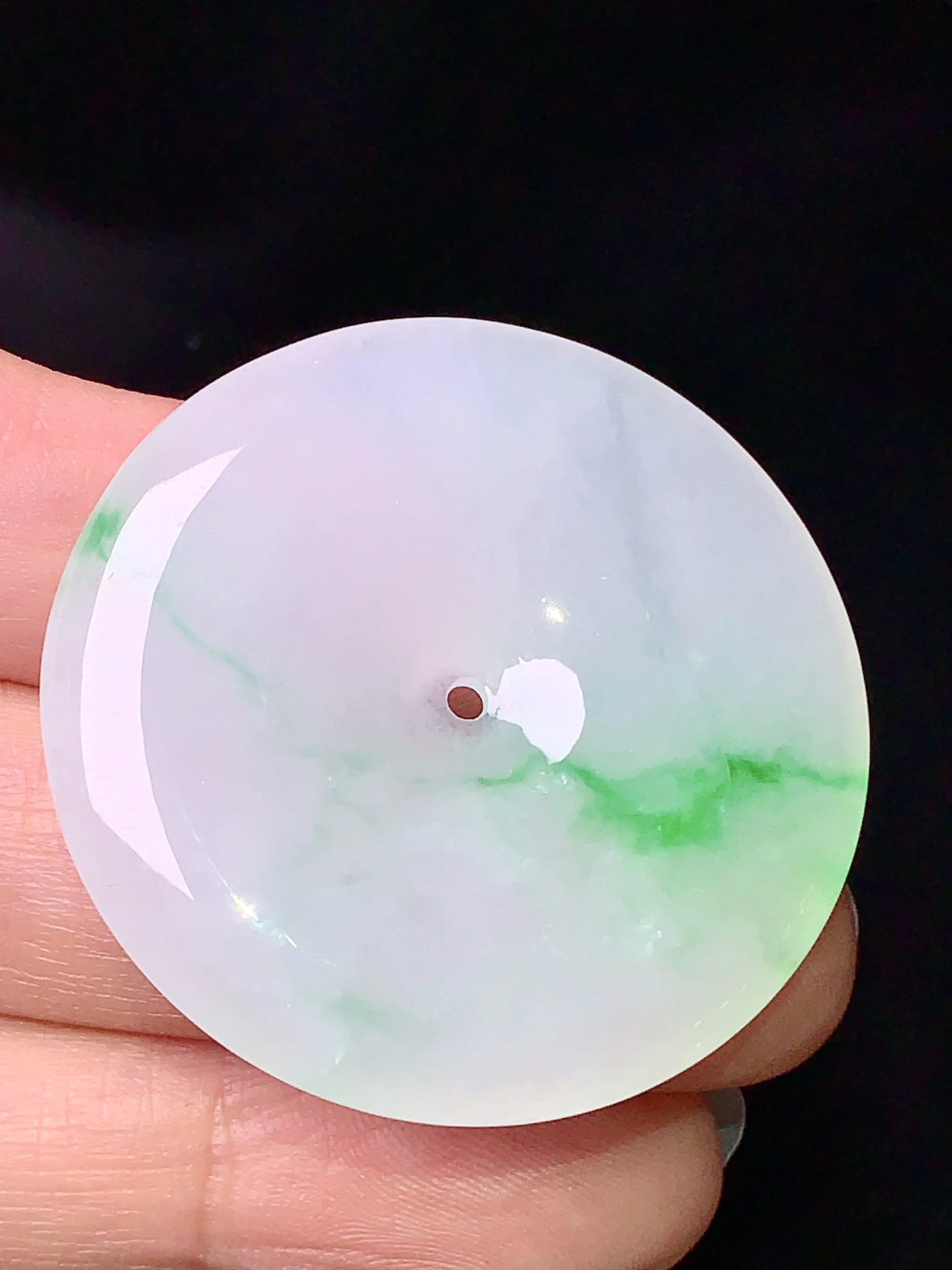 飘绿平安扣吊坠 玉质细腻 色泽清新艳丽 整体尺寸37*5.5