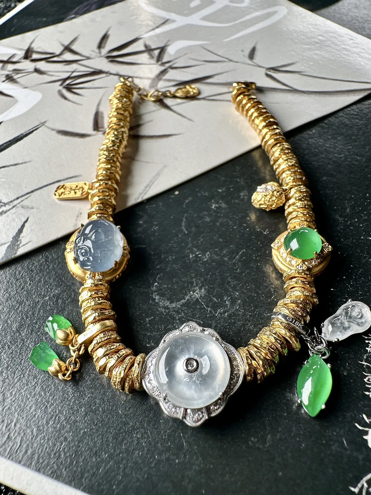 【冰种多种元素盘缠手链】颗颗冰透，饱满圆润，光泽闪耀，流行款，18K金钻镶嵌，其中一颗裸石尺寸10.1*2.7毫米