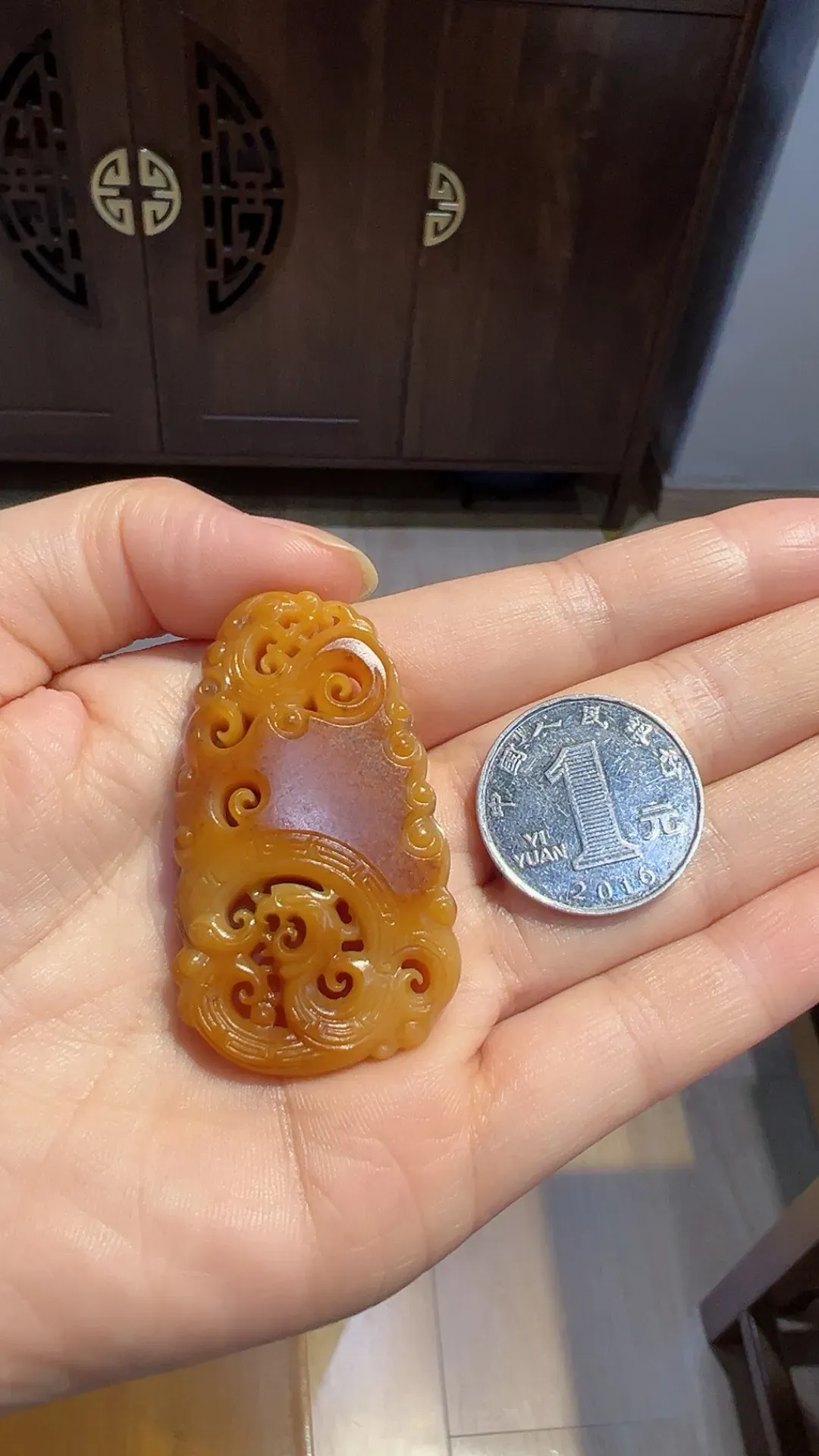 籽料｜黄沁｜龙凤配

重21克 尺寸51*30*9.3m m