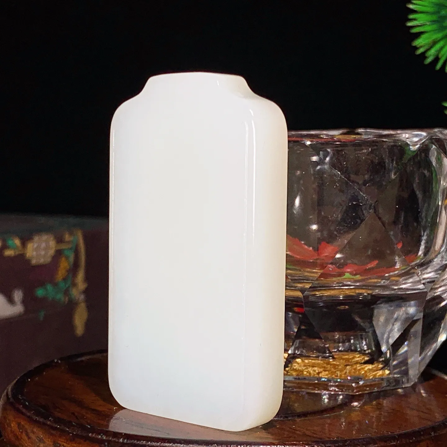 和田玉羊脂白平安无事牌子挂件。尺寸59/34/9重50.5克。玉质细腻油润。手推出油。佩戴高端典雅。lt251031