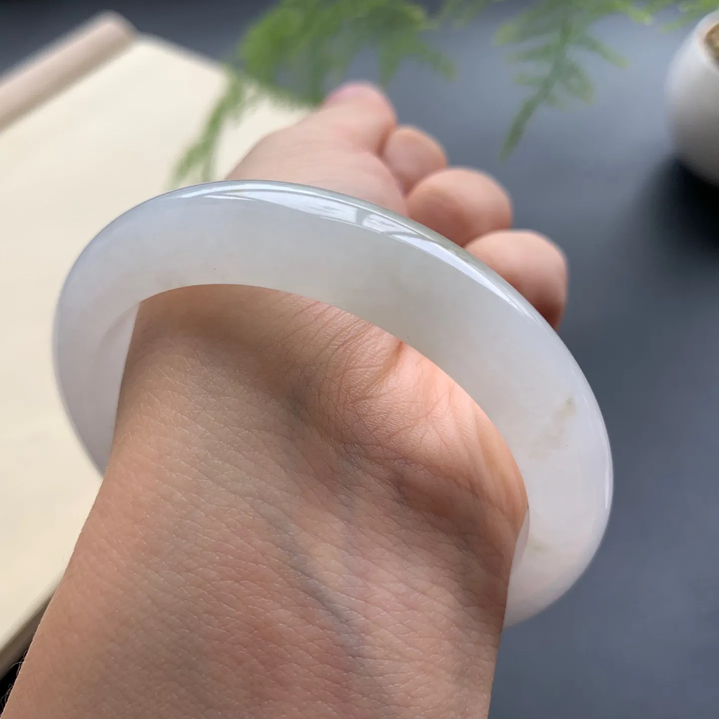 55圈口糯冰正圈手镯 尺寸：55-12-8.2，无纹裂，细腻光滑，清爽干净