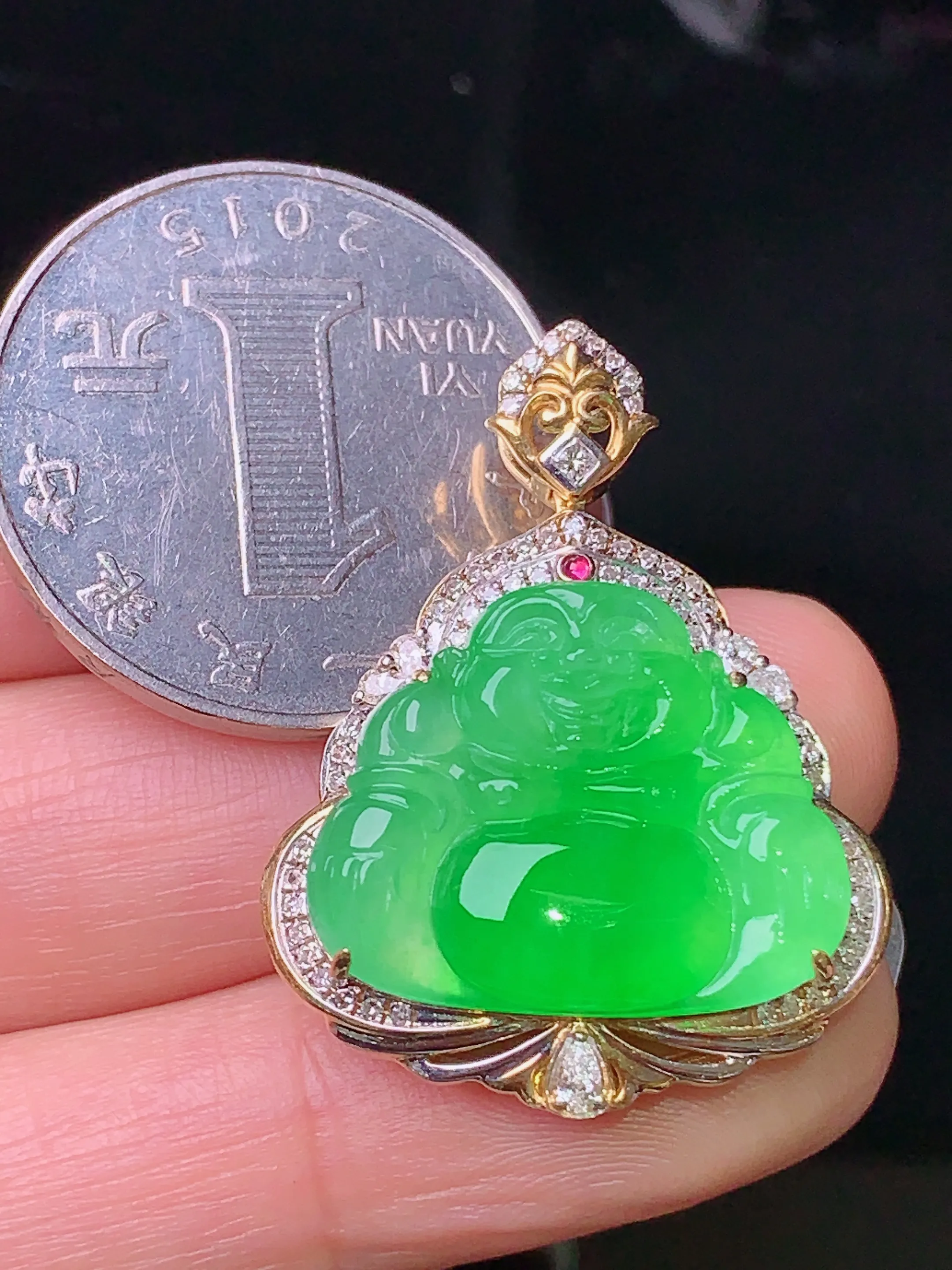 18k金钻镶嵌翠绿佛公吊坠 玉质细腻 色泽清新艳丽 整体尺寸31.2*24.2*9.8
