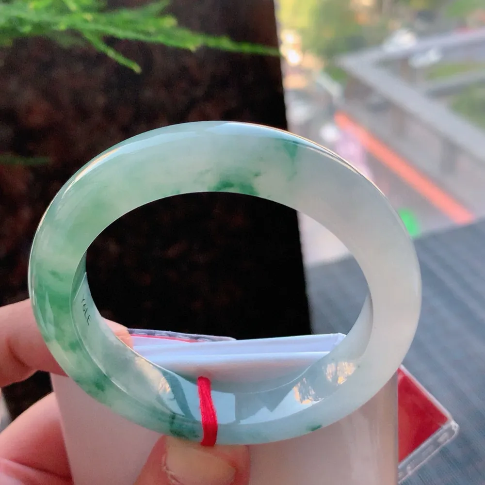 正圈高冰飘花 无瑕 尺寸:54.1/12.4/9.1 花美 种水好️️