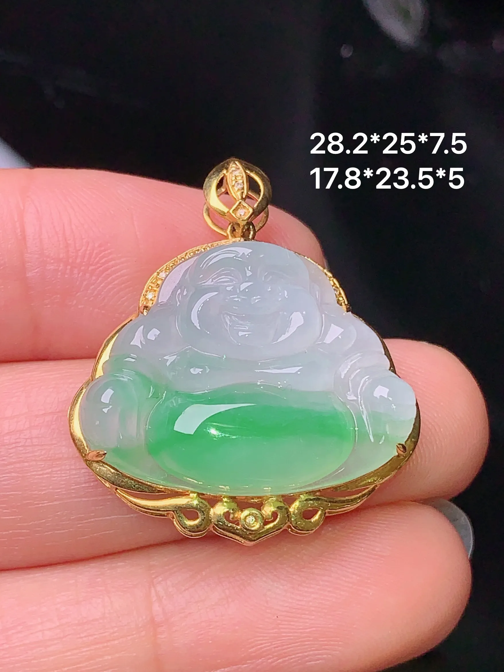 18k金钻镶嵌飘绿佛公吊坠 玉质细腻 色泽清新艳丽 整体尺寸28.2*25*7.5