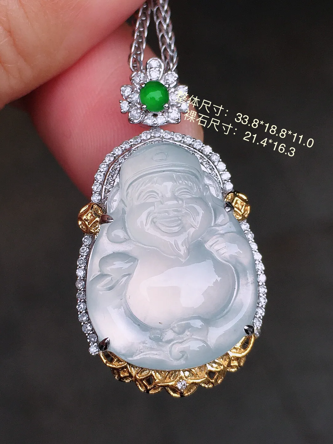 冰种【财神爷】吊坠，玉质细腻，荧光感超
强，饱满圆润，尽显优雅气质，18k
金豪华镶嵌