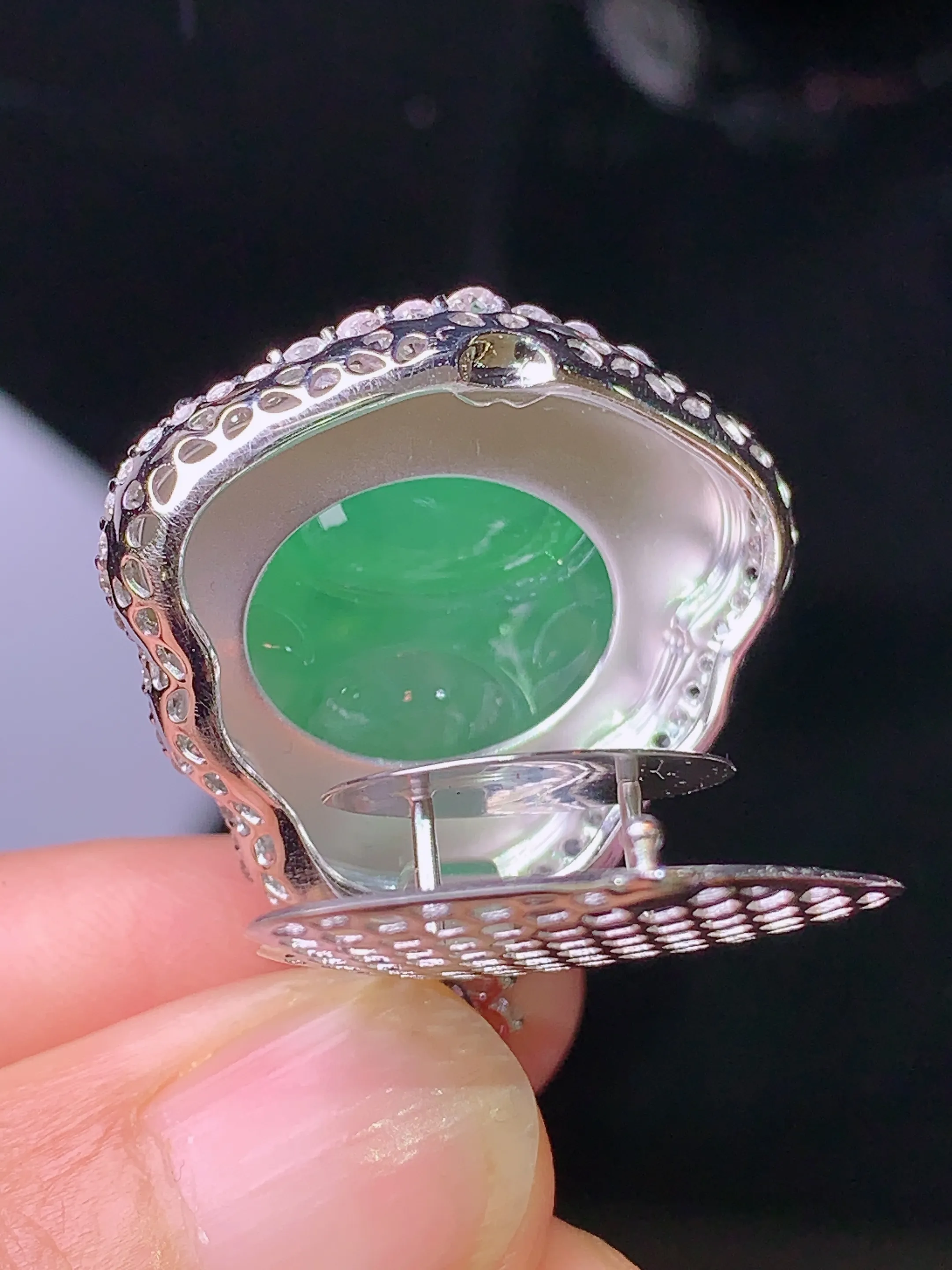 18k金钻宝石镶嵌翠绿佛公吊坠 玉质细腻 色泽清新艳丽 整体尺寸32.8*26.2*11.8