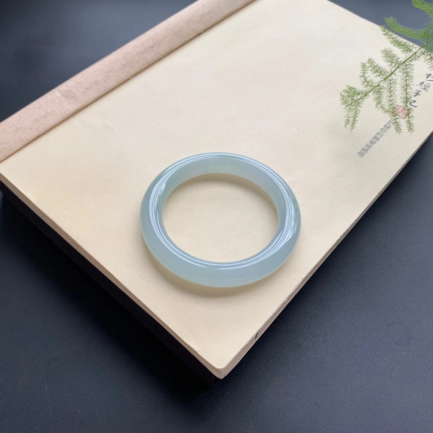 55圈口冰圆条手镯 尺寸：55-10.8，无纹裂，水润起胶，条形饱满