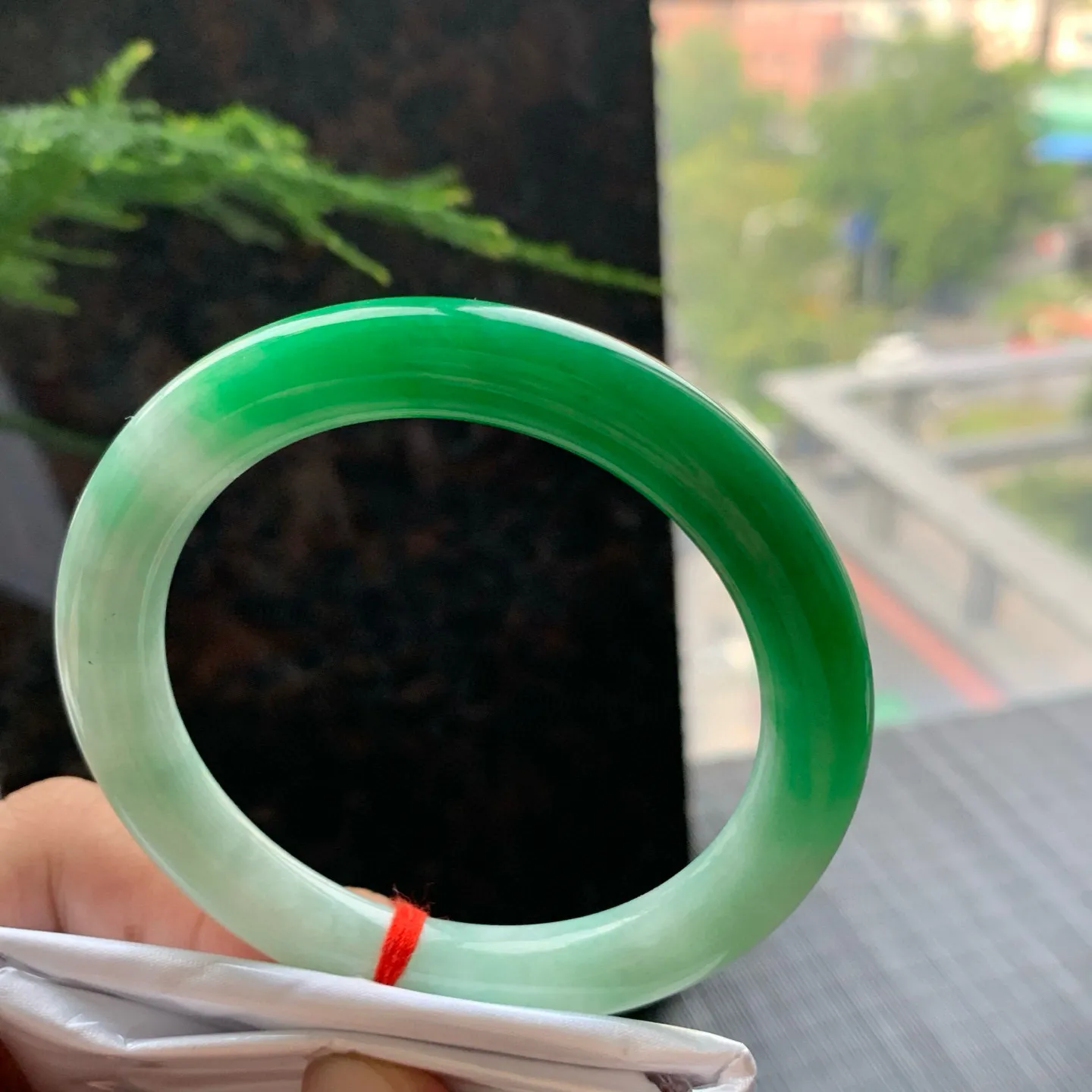 圆条一大节阳绿 内圈微纹 尺寸:54.1/8.5/9.1 色好