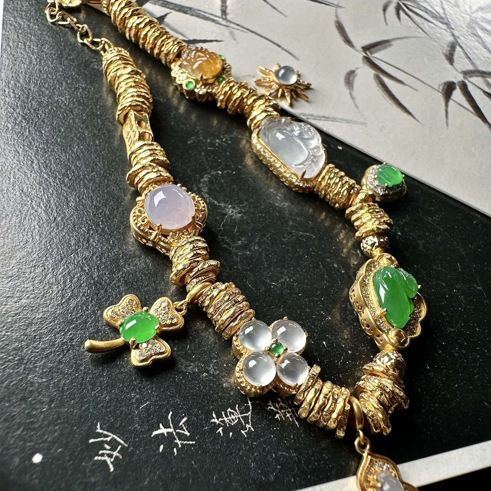 【冰种多种元素盘缠手链】颗颗冰透，饱满圆润，光泽闪耀，流行款，18K金钻镶嵌，其中一颗裸石尺寸7.6