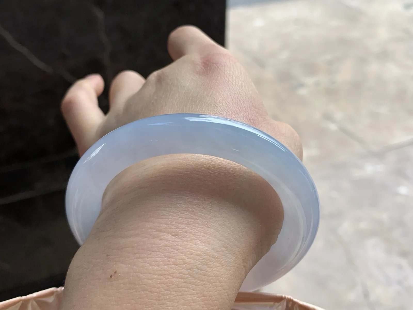 56.5-10.8

冰紫圆条手镯^_^玉质温润 清新