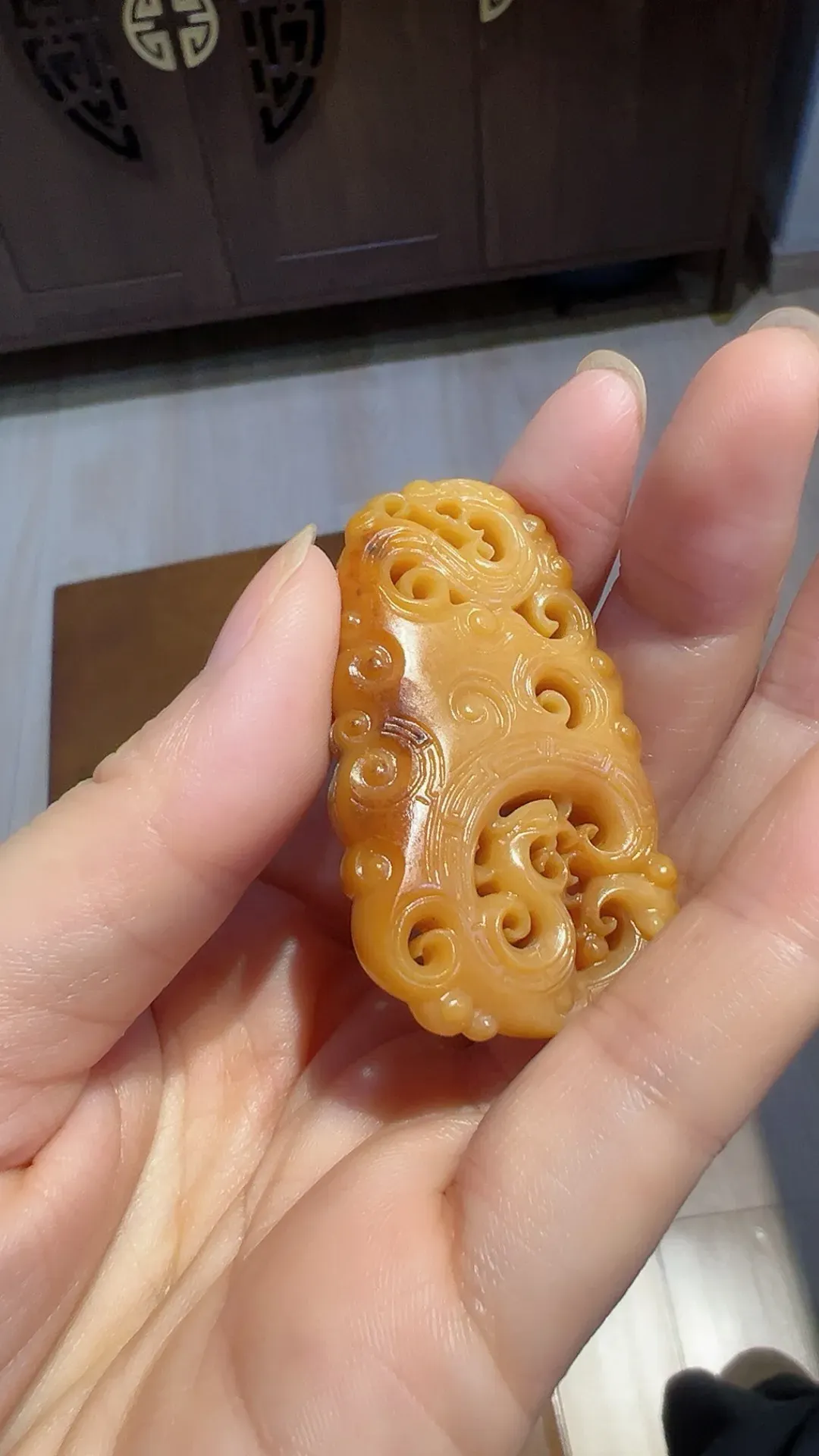 籽料｜黄沁｜龙凤配

重21克 尺寸51*30*9.3m m