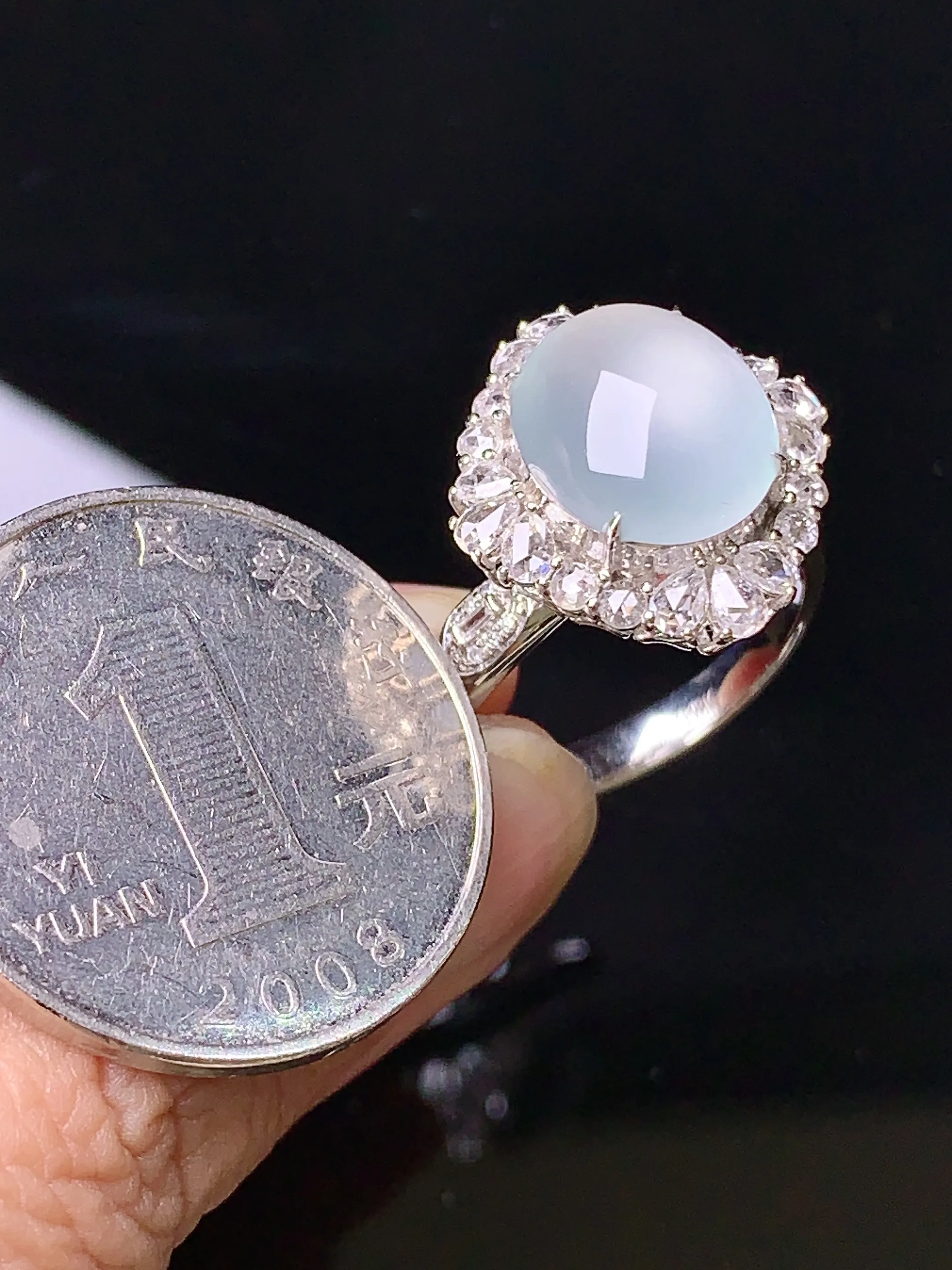 18k金钻镶嵌冰种蛋面戒指 玉质细腻 色泽艳丽 水润亮眼  圈14整体尺寸17.7*16.5*11.8