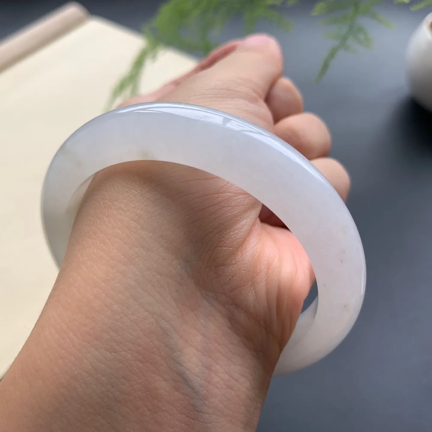 55圈口糯冰正圈手镯 尺寸：55-12-8.2，无纹裂，细腻光滑，清爽干净