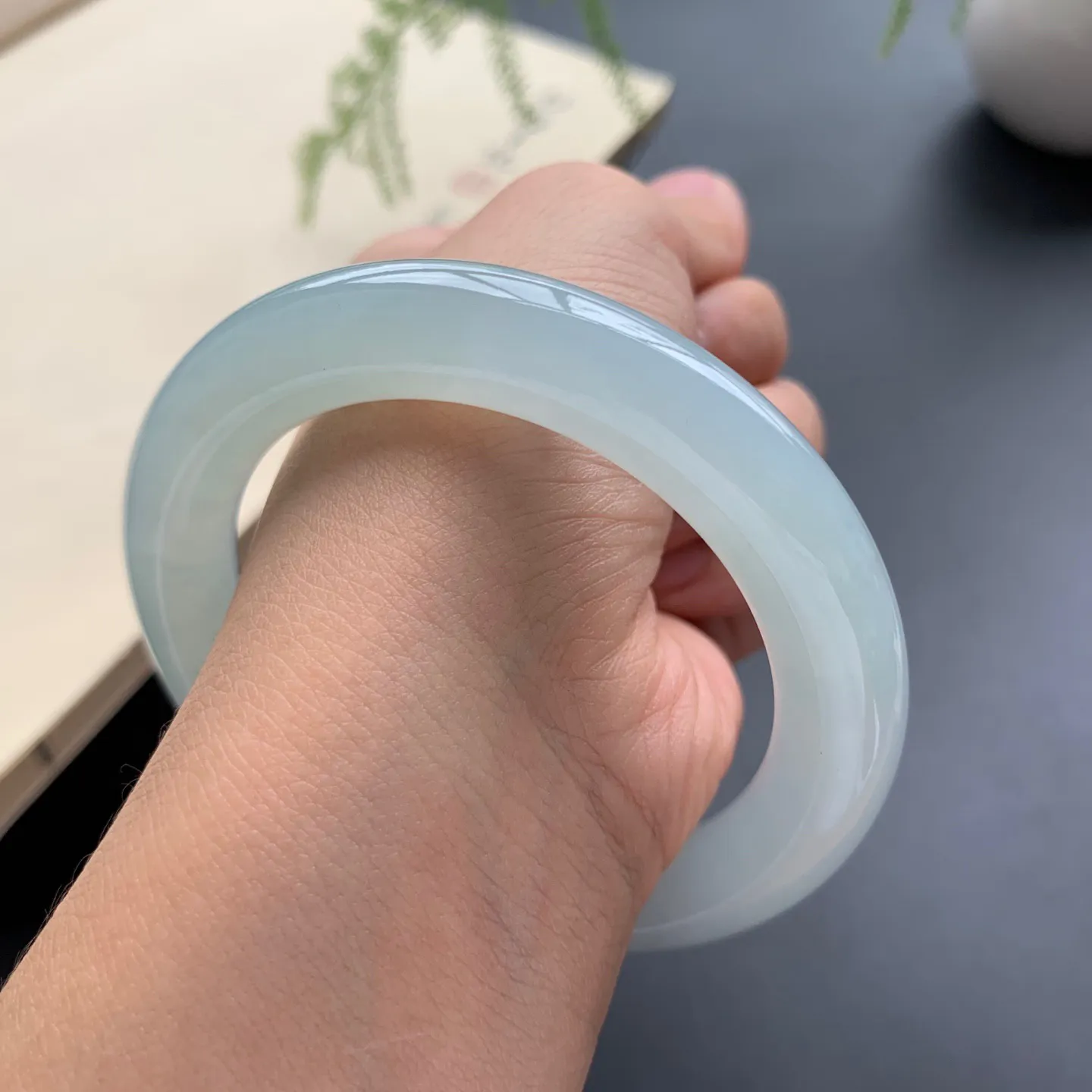 55圈口冰圆条手镯 尺寸：55-10.8，无纹裂，水润起胶，条形饱满