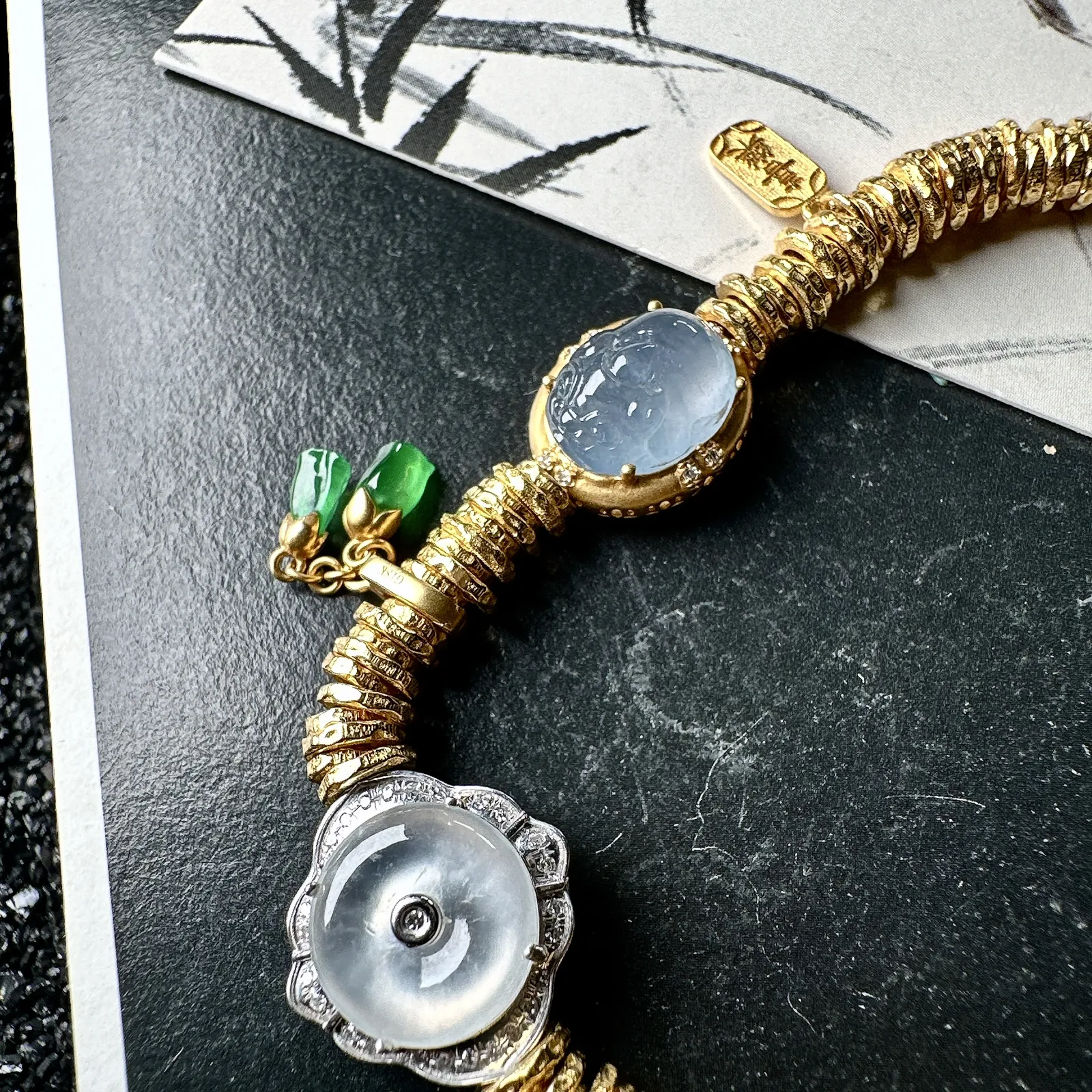 【冰种多种元素盘缠手链】颗颗冰透，饱满圆润，光泽闪耀，流行款，18K金钻镶嵌，其中一颗裸石尺寸10.1*2.7毫米