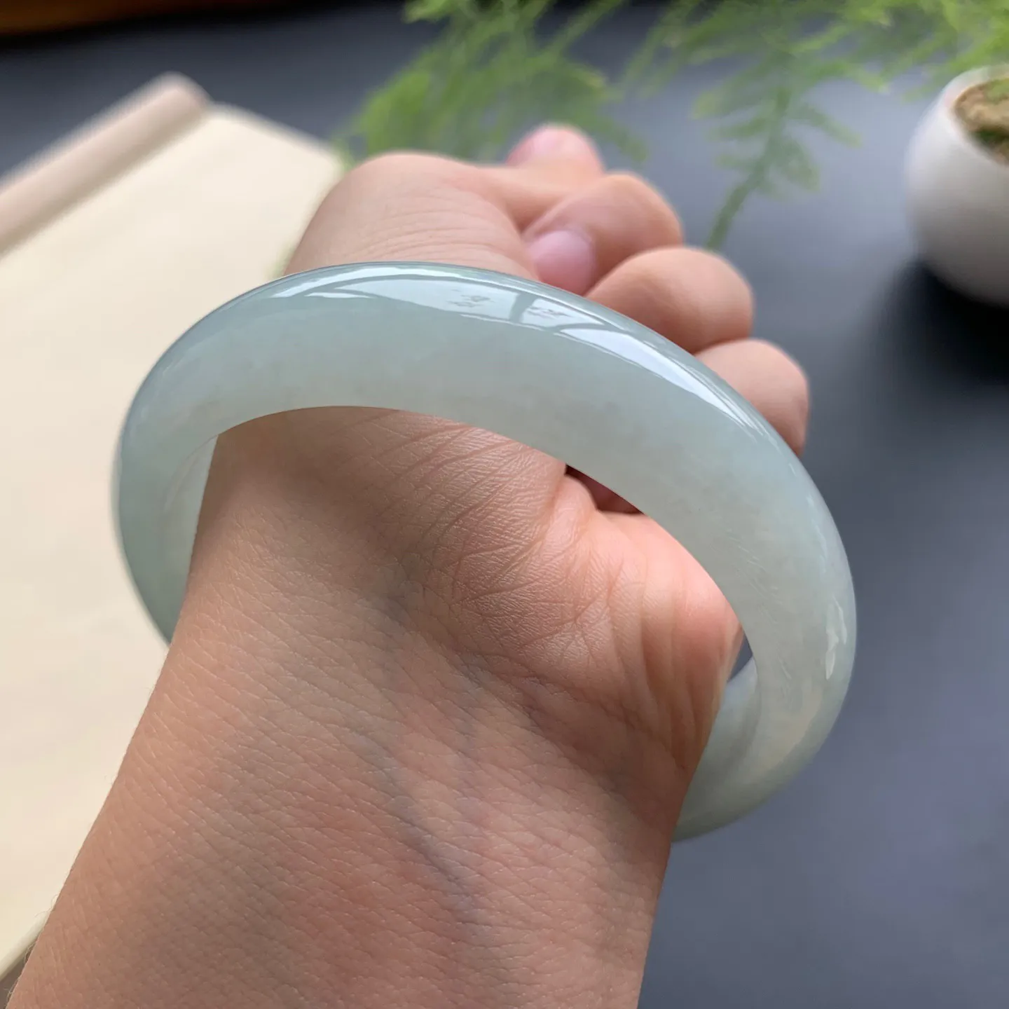 58.6圈口冰底色正圈手镯 尺寸：58.6-15-7.5，无纹裂，细腻起胶，宽版大气