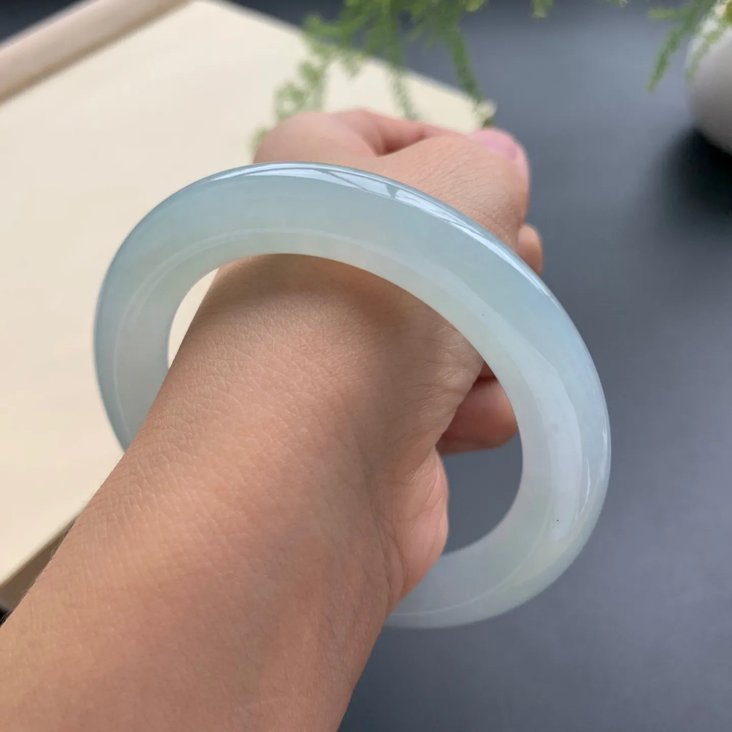 55圈口冰圆条手镯 尺寸：55-10.8，无纹裂，水润起胶，条形饱满