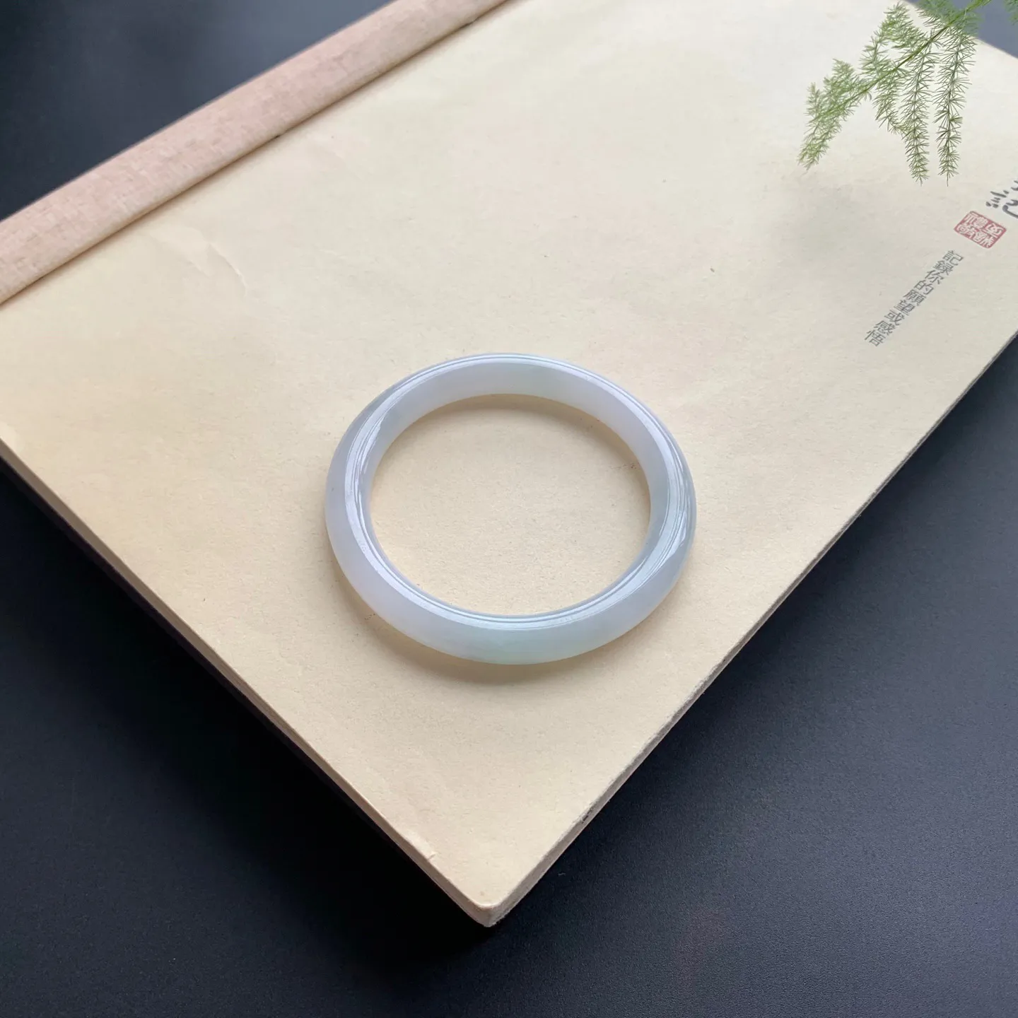 51.5圈口细糯圆条手镯 尺寸：51.5-8-7.8，无纹裂，细腻光滑，条形饱满