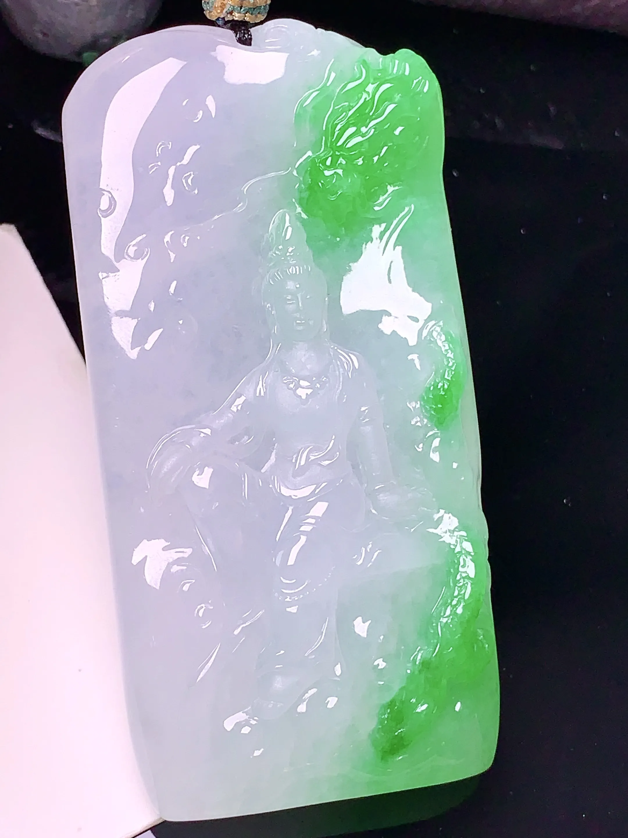 飘绿乘龙观音吊坠 玉质细腻 色泽清新艳丽 整体尺寸75*37*12.3