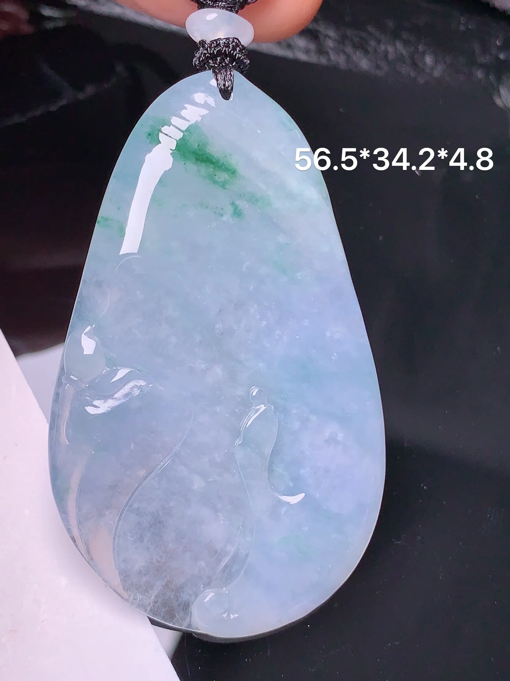冰种飘绿悟道吊坠 玉质细腻 色泽清新艳丽 整体尺寸56.5*34.2*4.8