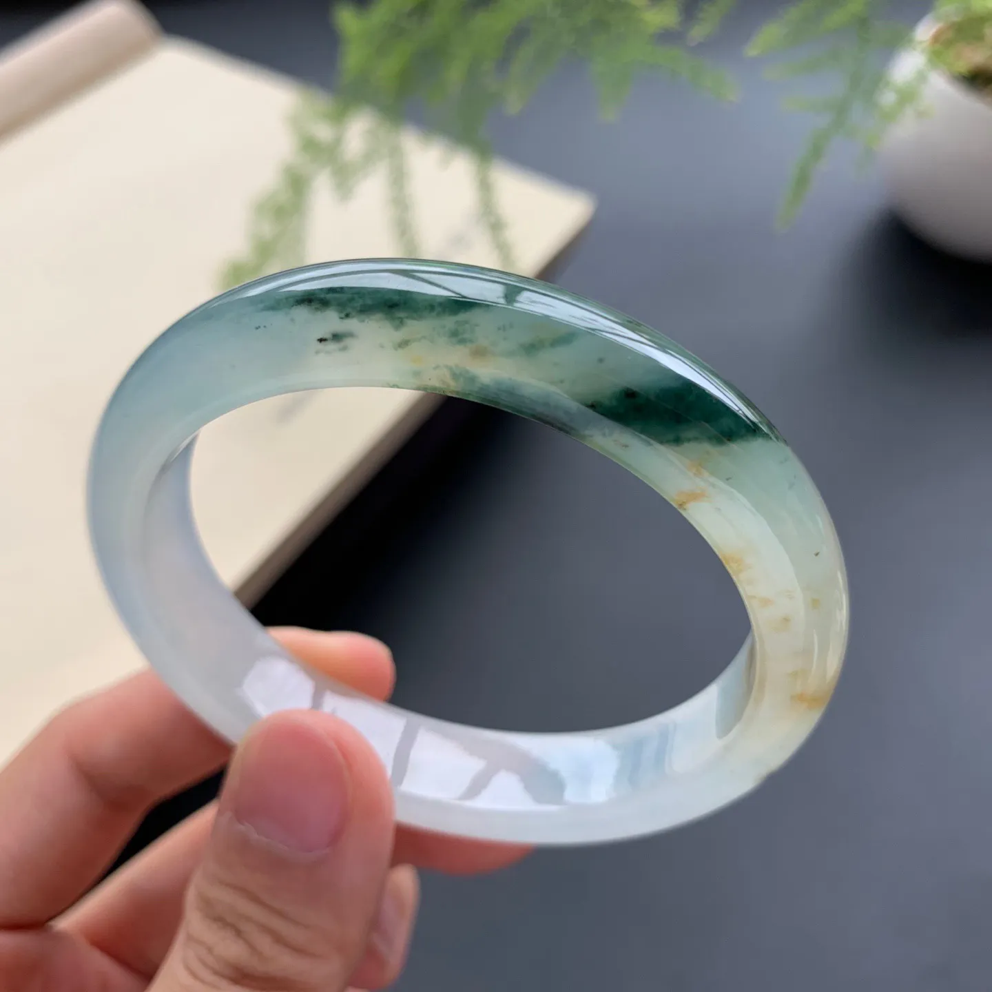 54.3圈口冰种飘花贵妃手镯 尺寸：54.3-46.8-11.5-7.5，无纹裂，水润起胶，花色浓郁