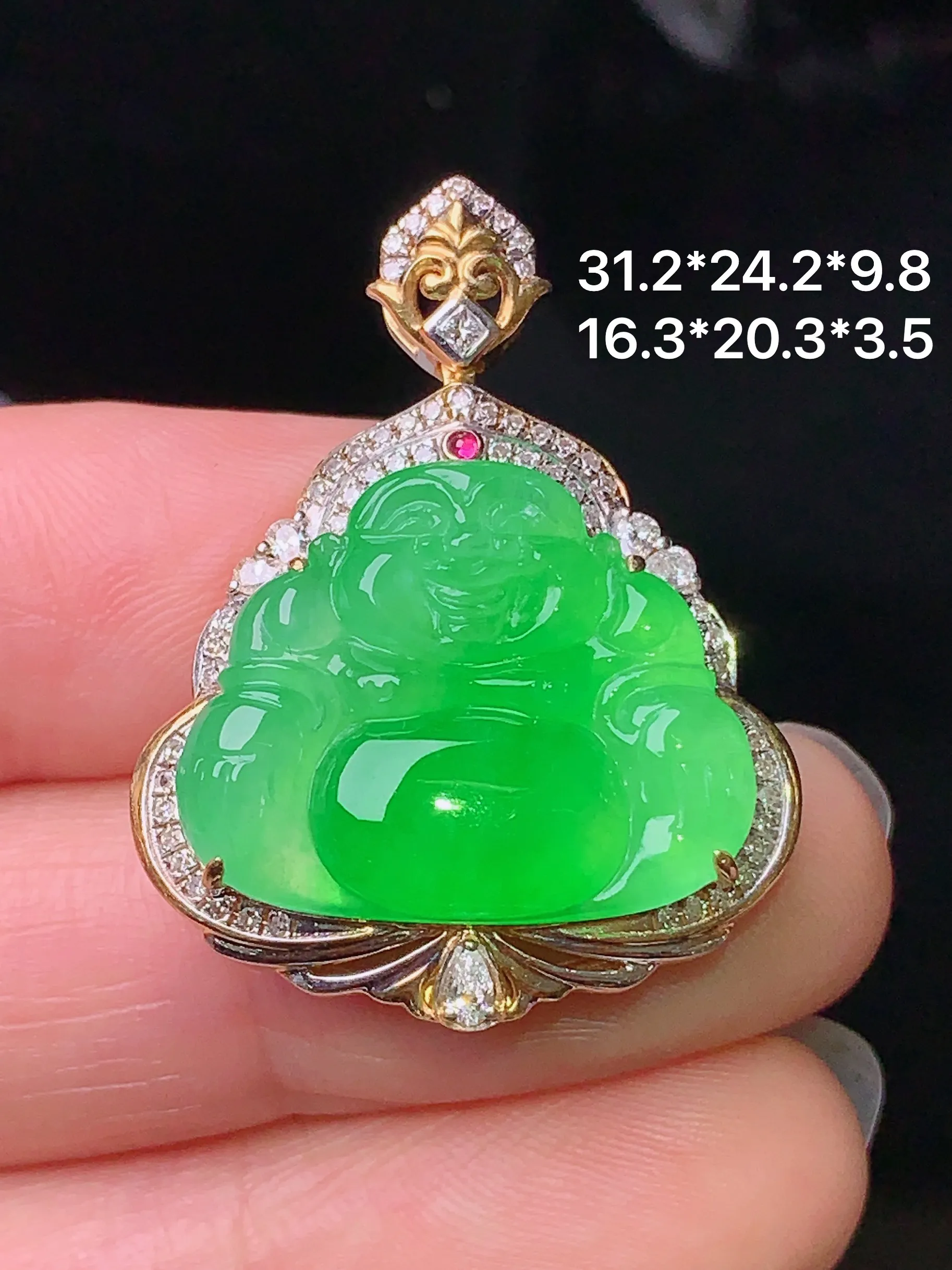 18k金钻镶嵌翠绿佛公吊坠 玉质细腻 色泽清新艳丽 整体尺寸31.2*24.2*9.8
