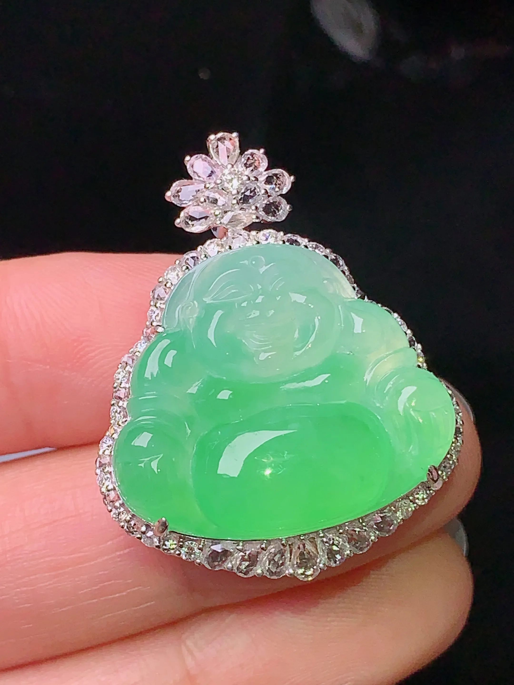 18k金钻宝石镶嵌翠绿佛公吊坠 玉质细腻 色泽清新艳丽 整体尺寸32.8*26.2*11.8