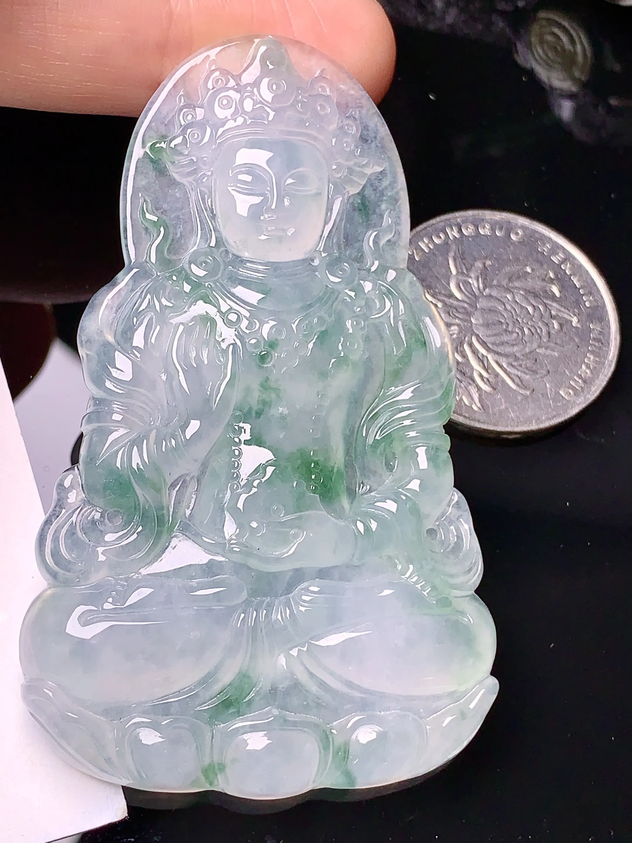 冰种飘绿度母观音菩萨吊坠 玉质细腻 色泽清新艳丽 整体尺寸67*40.5*6