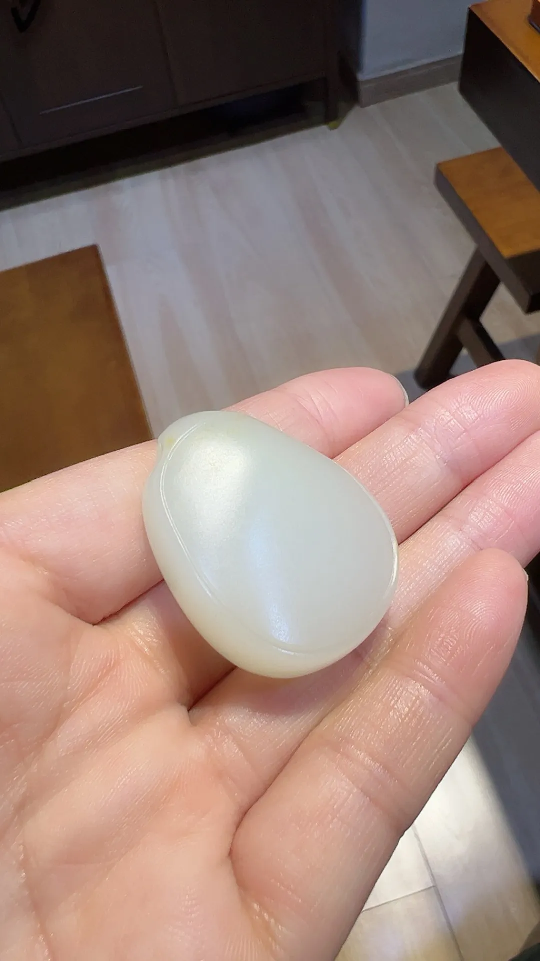 籽料｜油膏料｜平安牌
自戴品质 白细油 女士超级推荐哦

重24.8克 尺寸36*29*12.5m 