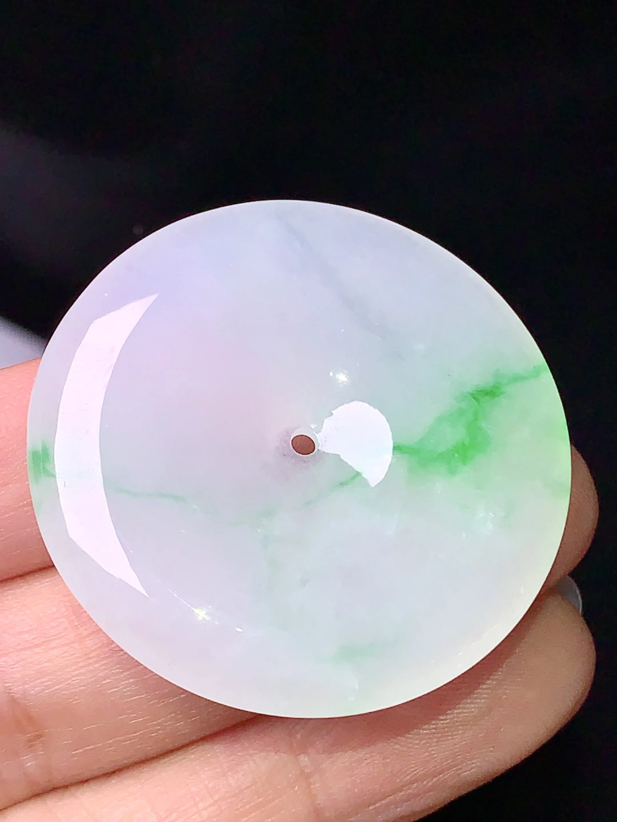 飘绿平安扣吊坠 玉质细腻 色泽清新艳丽 整体尺寸37*5.5