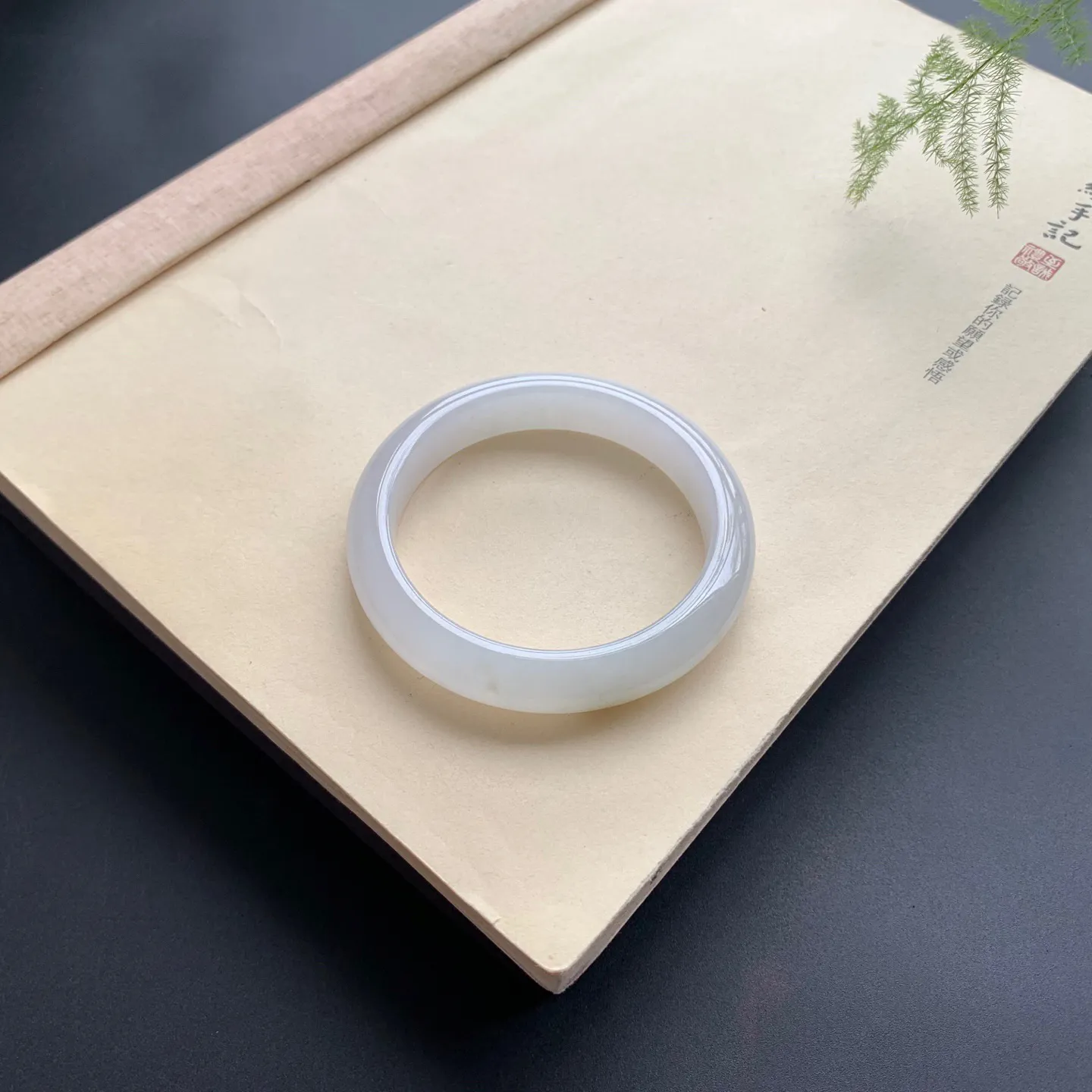 55圈口糯冰正圈手镯 尺寸：55-12-8.2，无纹裂，细腻光滑，清爽干净