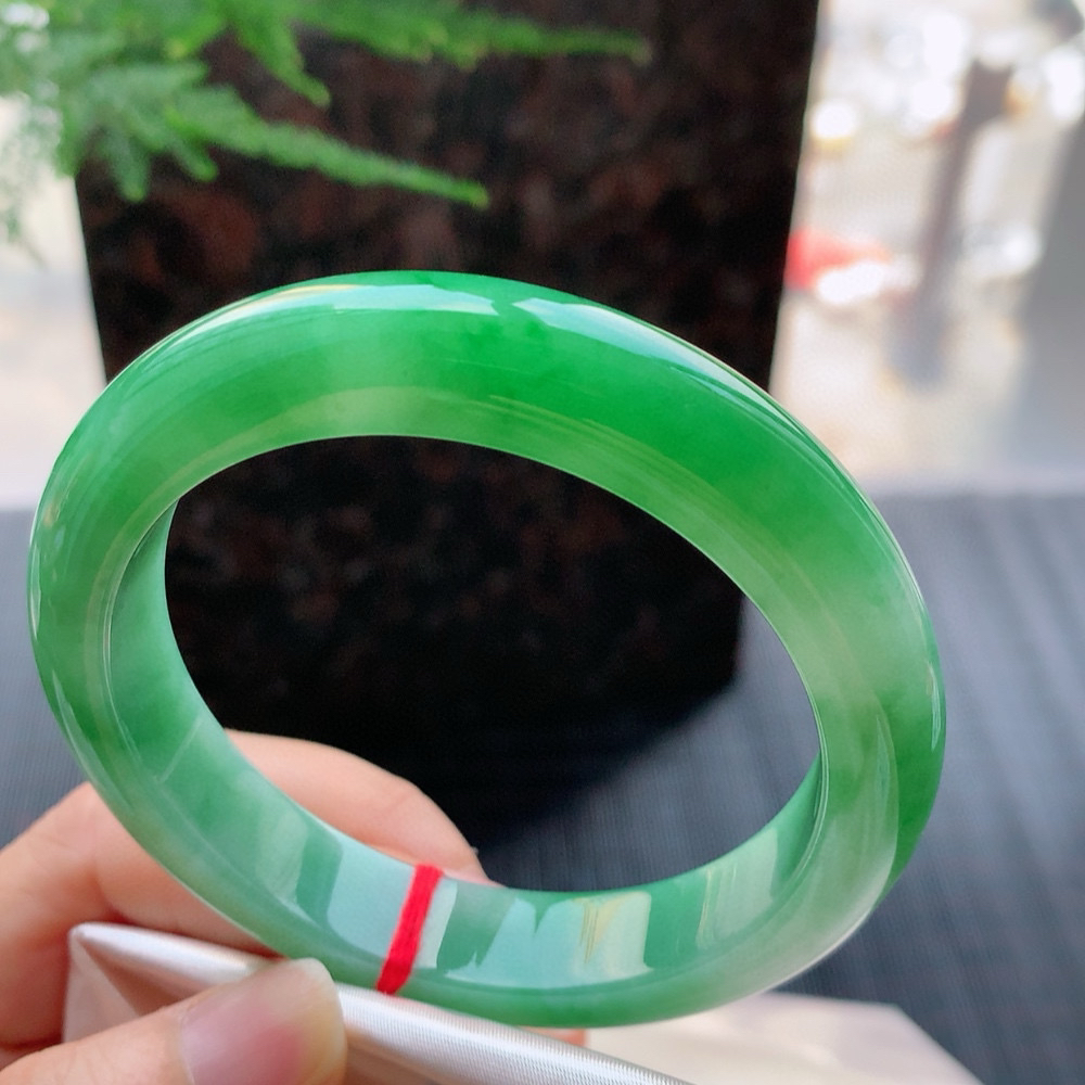 正圈一大圈阳绿 无瑕 尺寸:58.1/12.2/9.1 色阳