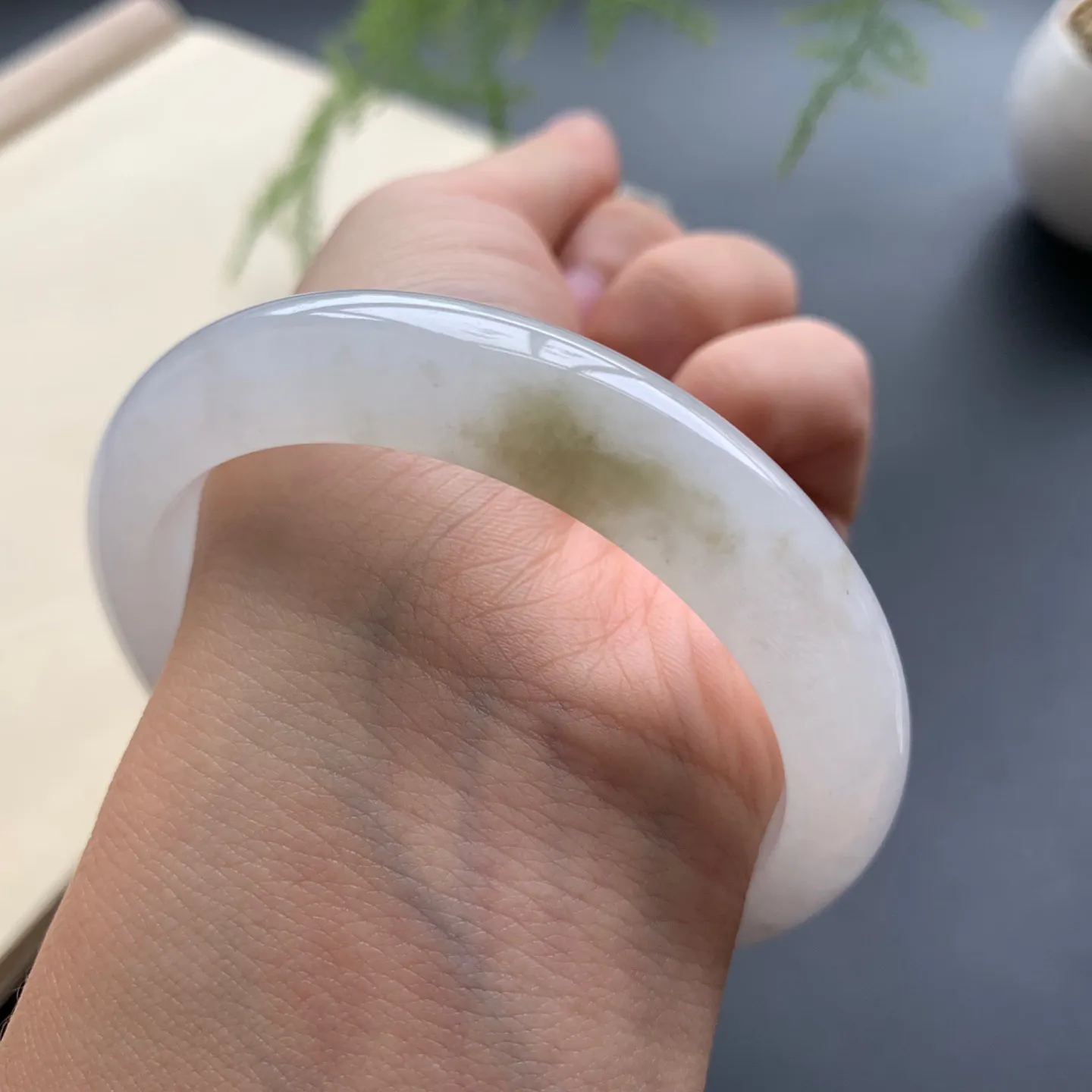 55圈口糯冰正圈手镯 尺寸：55-12-8.2，无纹裂，细腻光滑，清爽干净