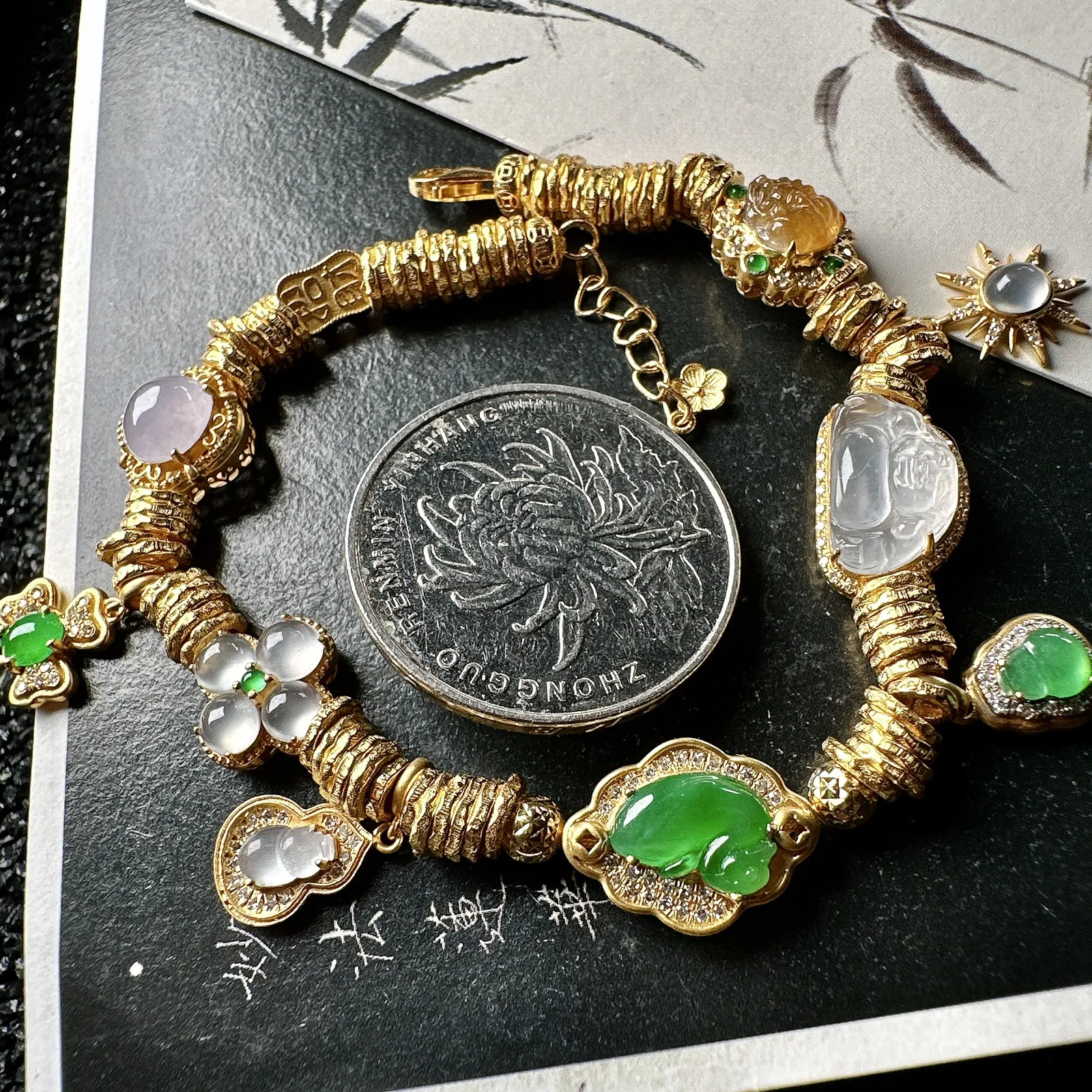 【冰种多种元素盘缠手链】颗颗冰透，饱满圆润，光泽闪耀，流行款，18K金钻镶嵌，其中一颗裸石尺寸7.6*11.9*4.2毫米