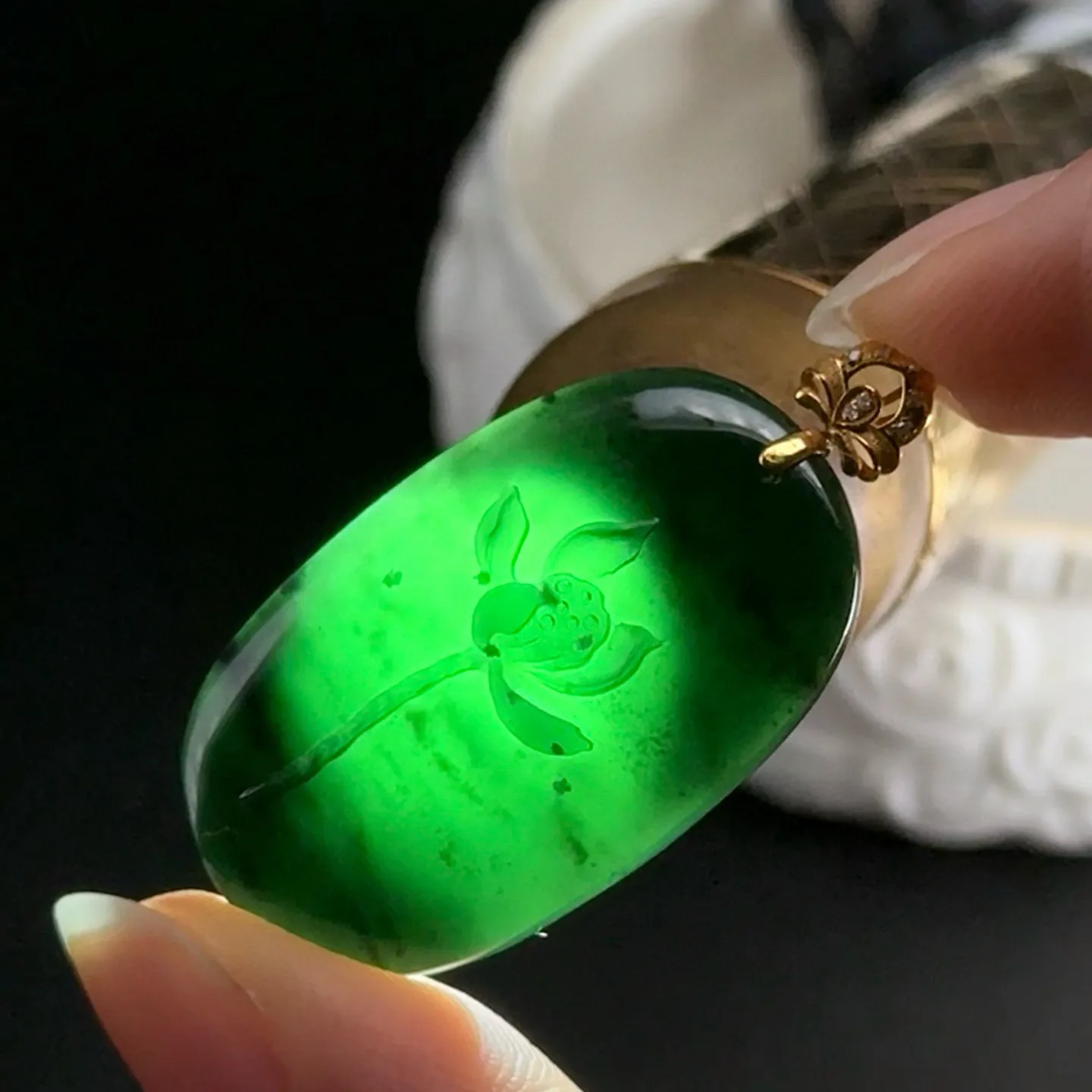 精品18k墨翠荷花牌 简约大气 打灯通透 油性十足 尺寸38.6