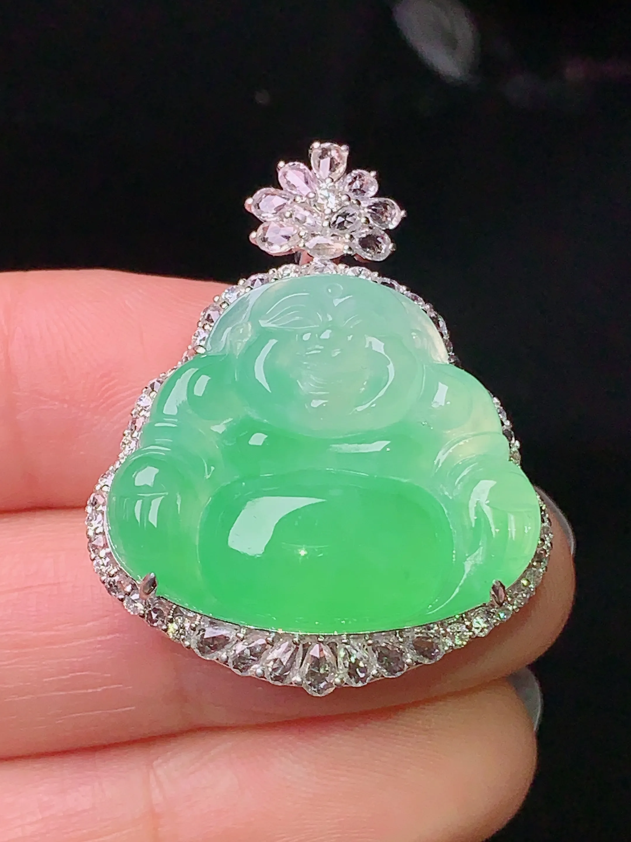 18k金钻宝石镶嵌翠绿佛公吊坠 玉质细腻 色泽清新艳丽 整体尺寸32.8*26.2*11.8