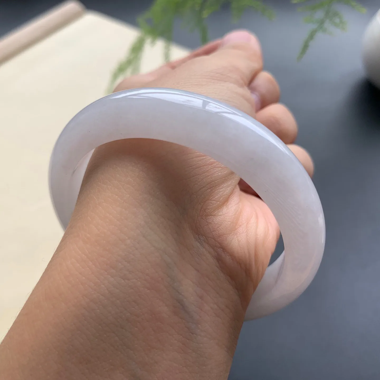 54.6圈口细糯正圈手镯 尺寸：54.6-12.5-8，无纹裂，细腻釉洁，清爽干净