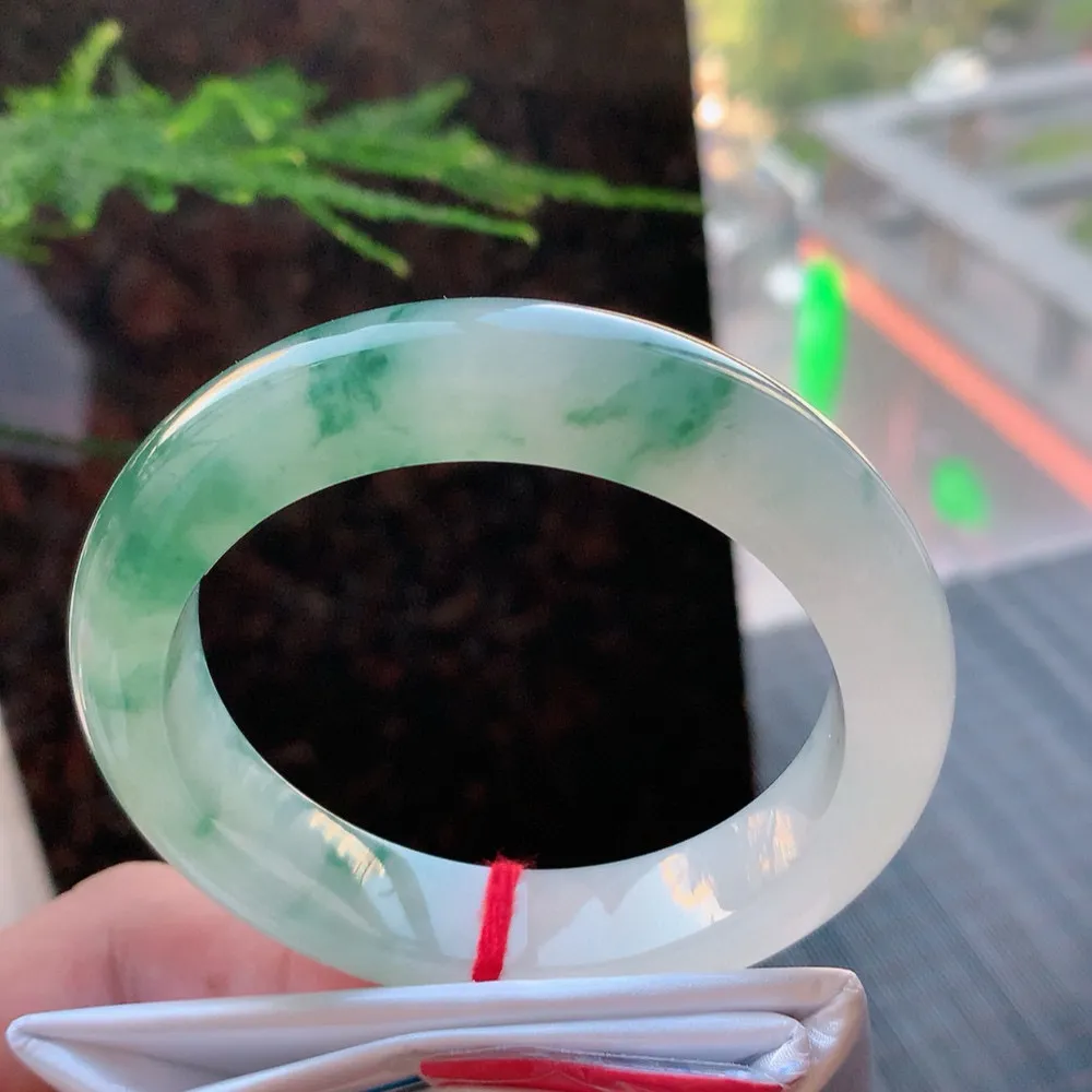 正圈高冰飘花 无瑕 尺寸:54.1/12.4/9.1 花美 种水好️️