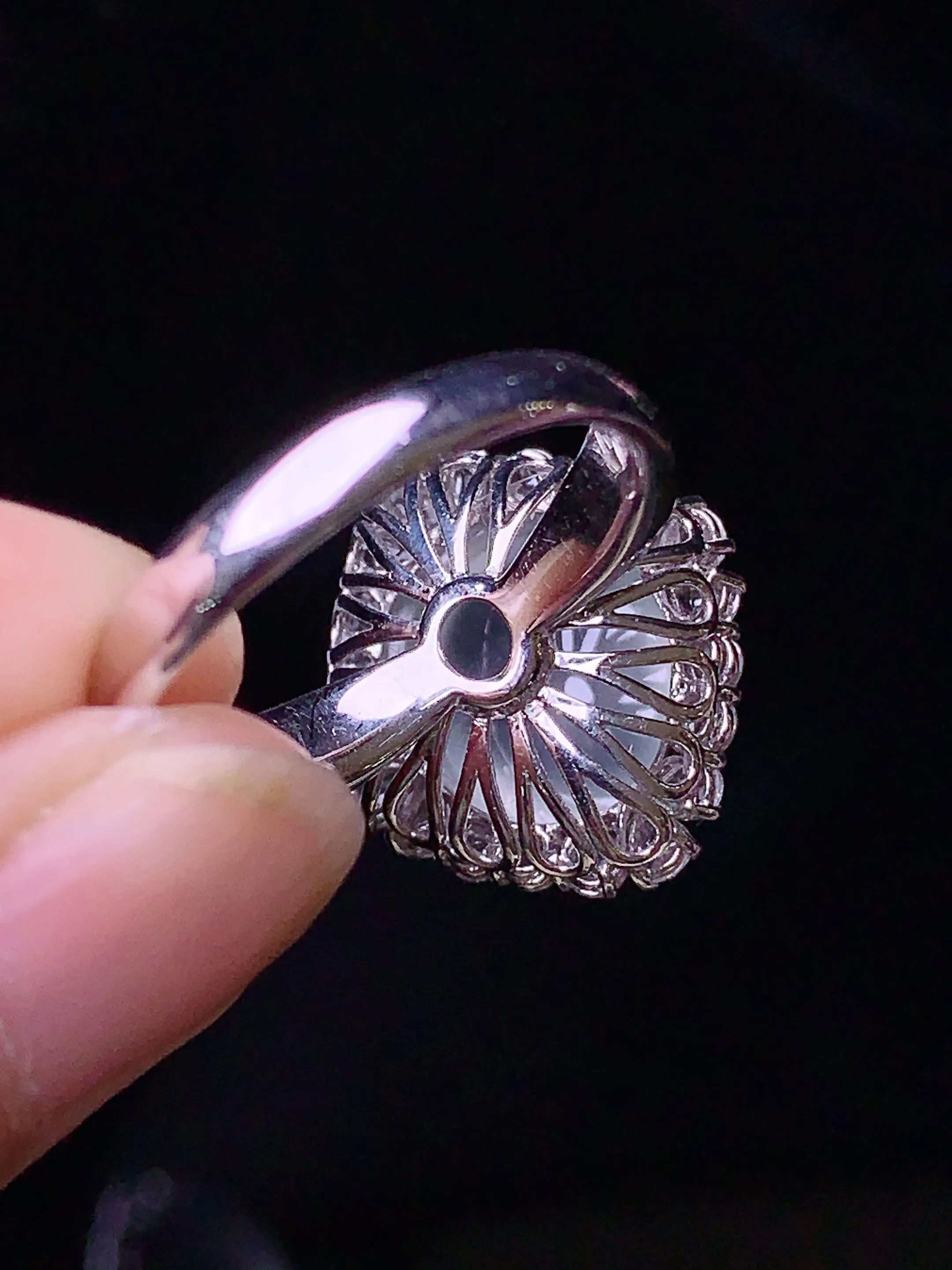 18k金钻镶嵌冰种蛋面戒指 玉质细腻 色泽艳丽 水润亮眼  圈14整体尺寸17.7*16.5*11.8