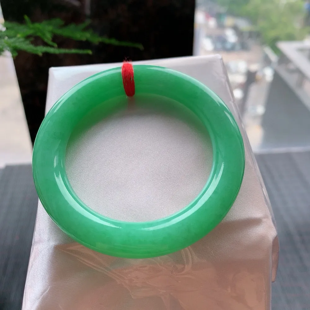 圆条满色阳绿 无瑕 尺寸:55.1/11.2 色阳