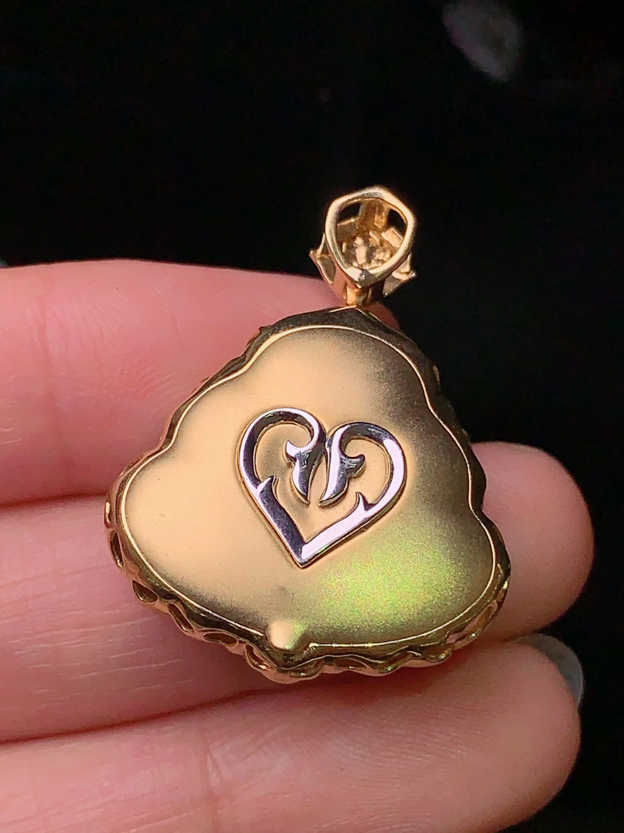 18k金钻镶嵌翠绿佛公吊坠 玉质细腻 色泽清新艳丽 整体尺寸31.2*24.2*9.8