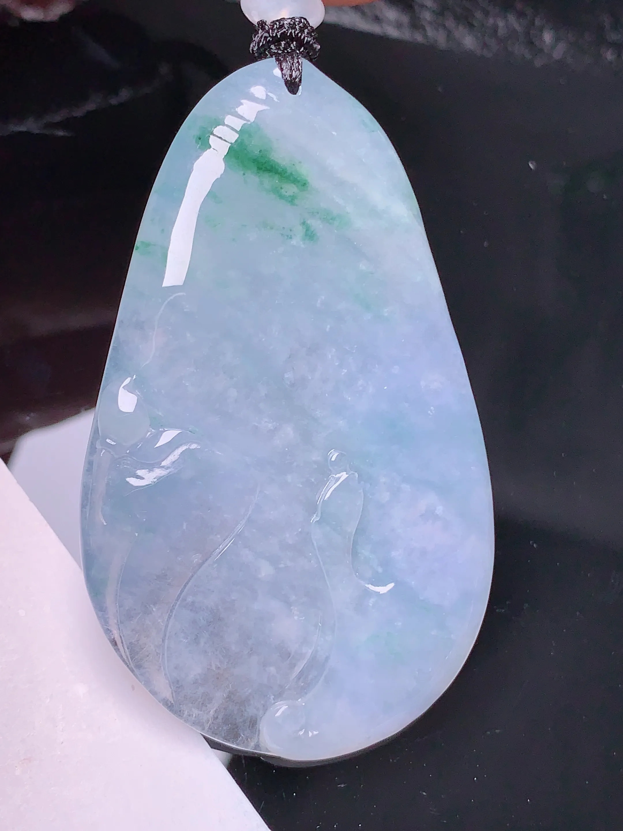 冰种飘绿悟道吊坠 玉质细腻 色泽清新艳丽 整体尺寸56.5*34.2*4.8